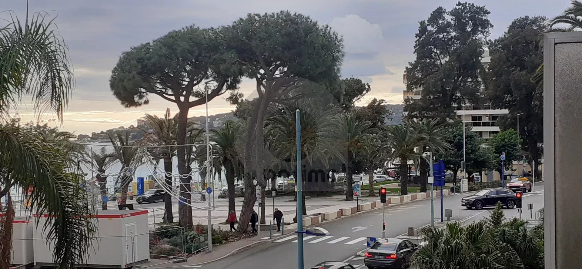 PLEIN CENTRE A 20 M DES PLAGES