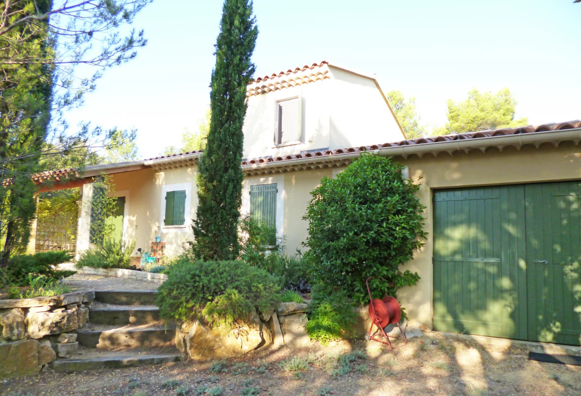 VILLA PROVENÇALE IN DOMINANT POSITION WITH VIEW OF MONT-VENTOUX