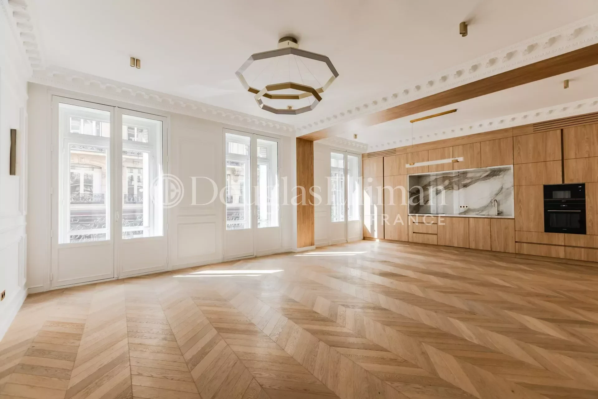PARIS 8ᵉ TRIANGLE D&rsquo;OR / AVENUE MONTAIGNE - Image nᵒ2
