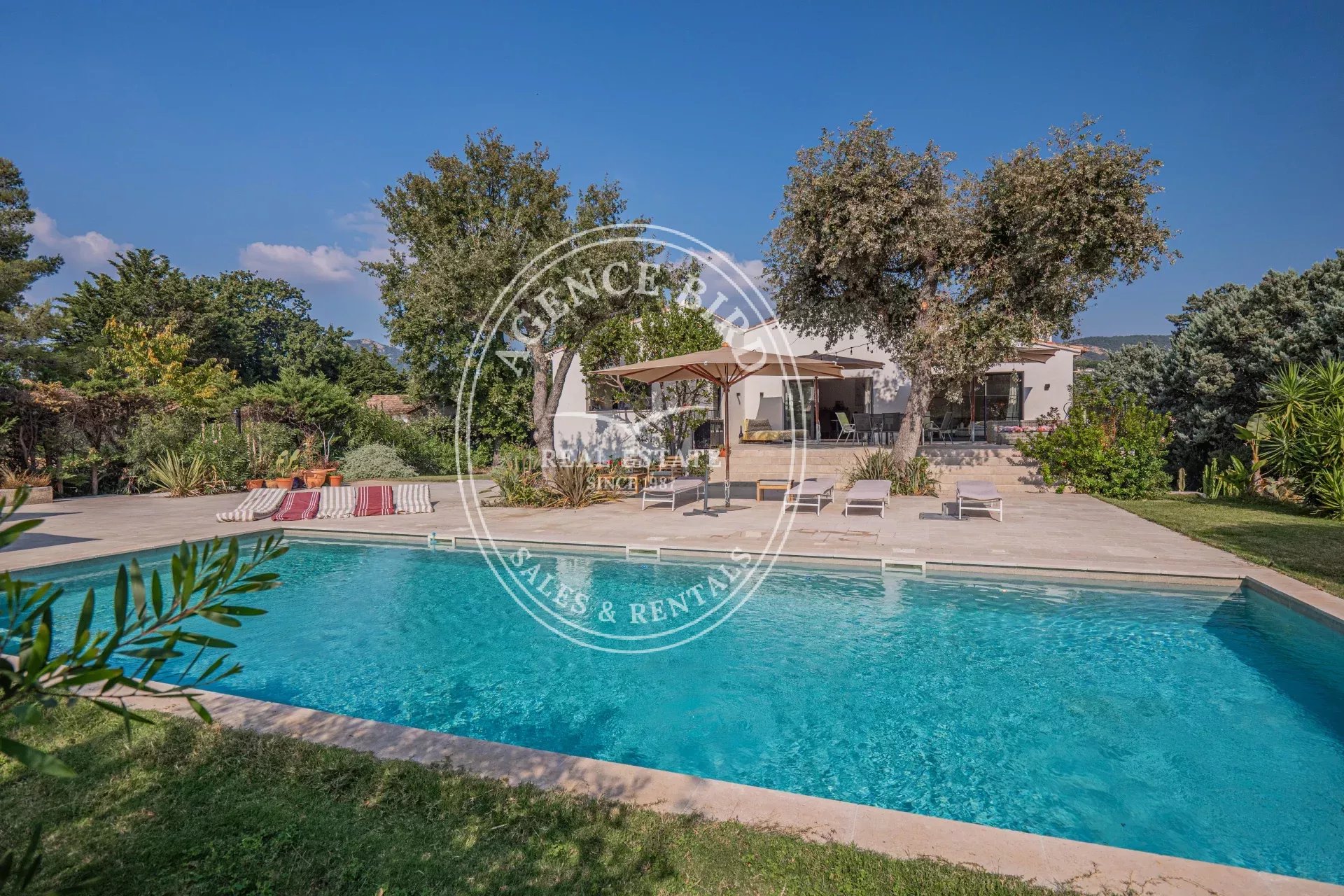 Grimaud – Exceptional villa in a private, secure estate