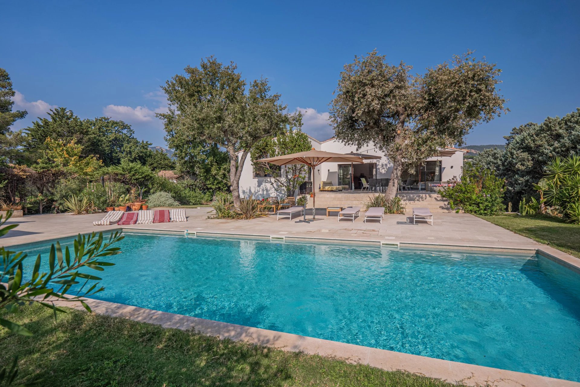 Grimaud – Villa d’exception dans domaine privé et sécurisé