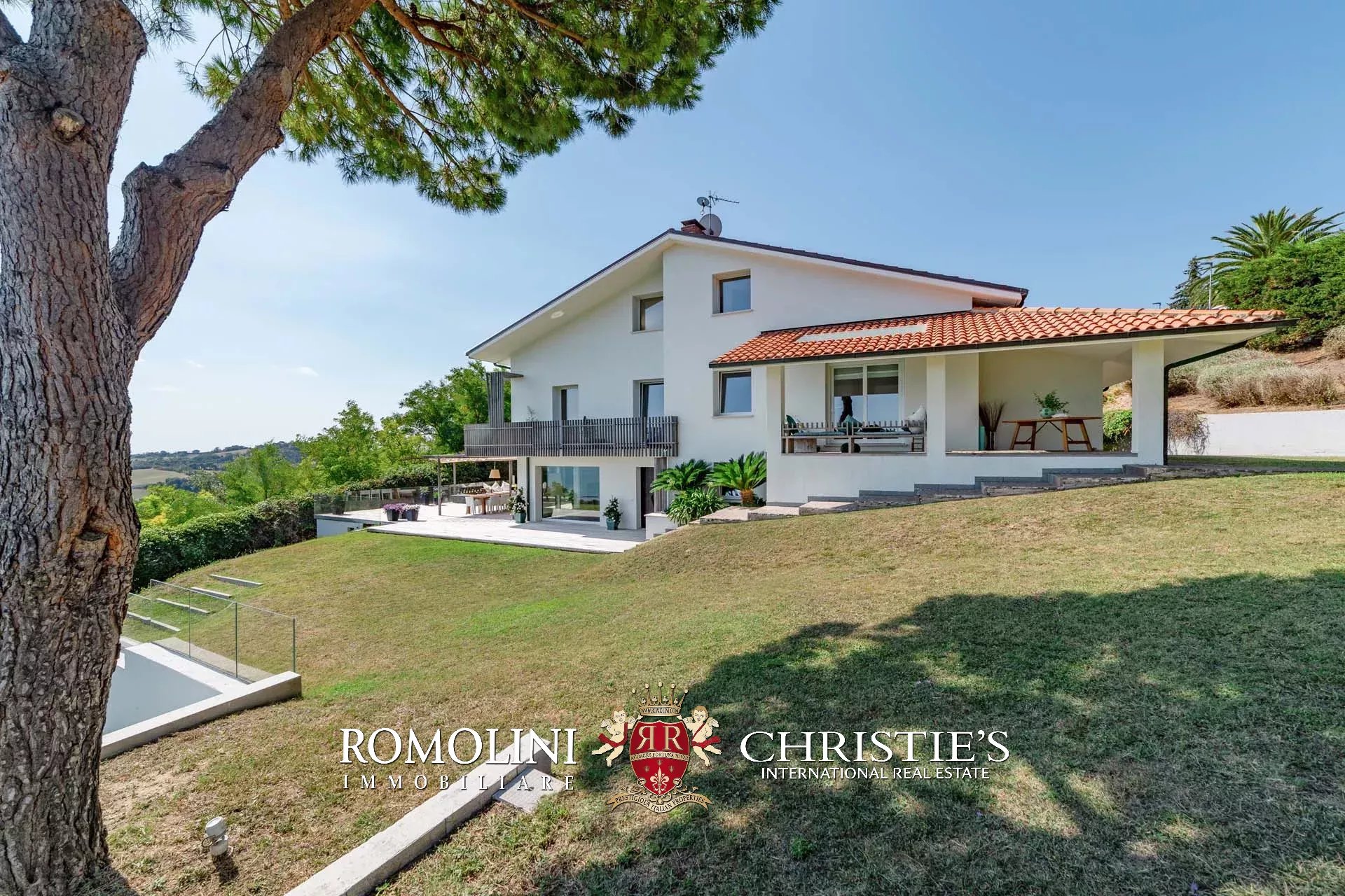 6 Bedroom Villa/Townhouse's Image 24
