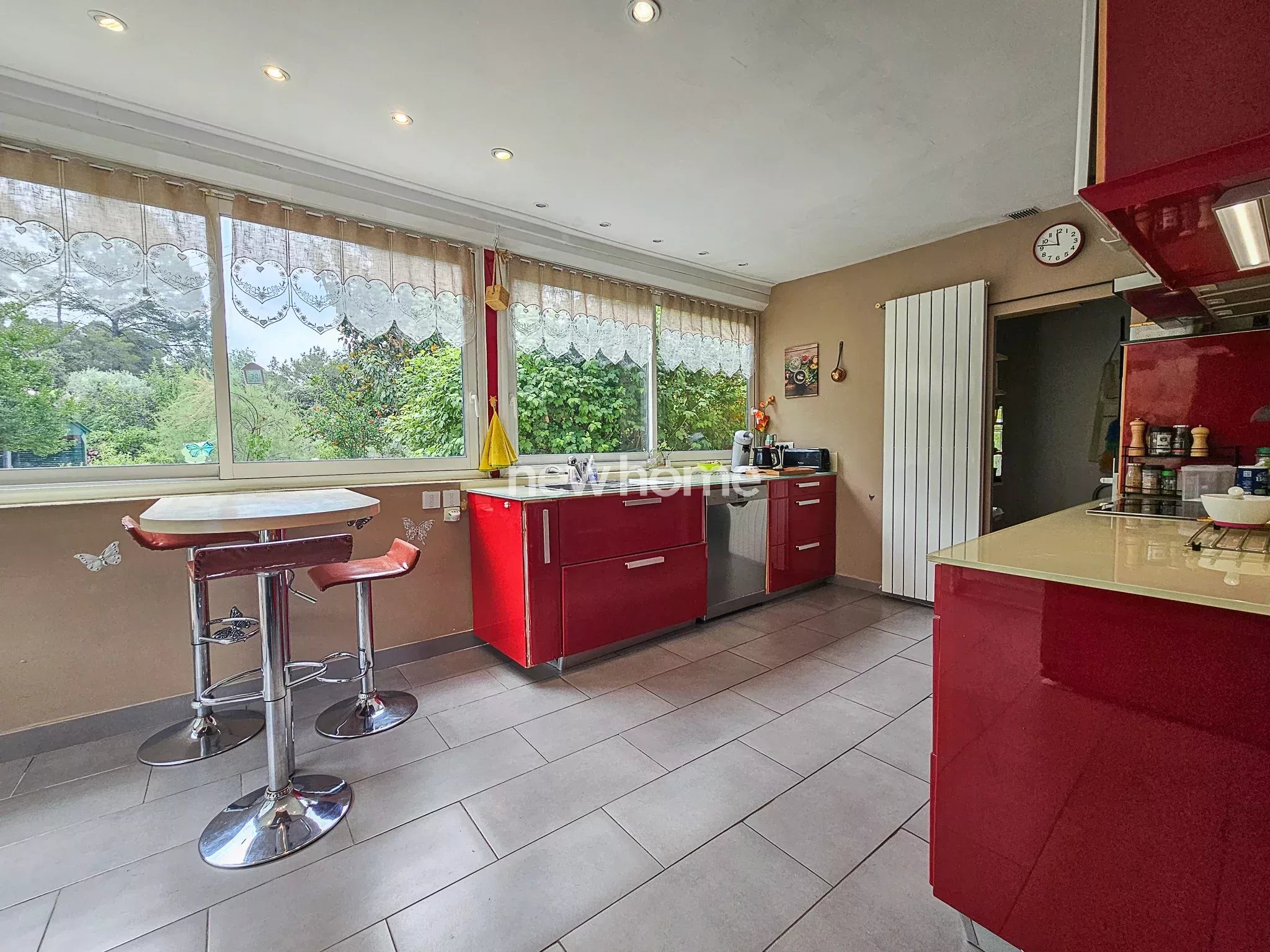 Charme authentique entre Lorgues et Draguignan : bastidon rénové avec jardin arboré et piscine