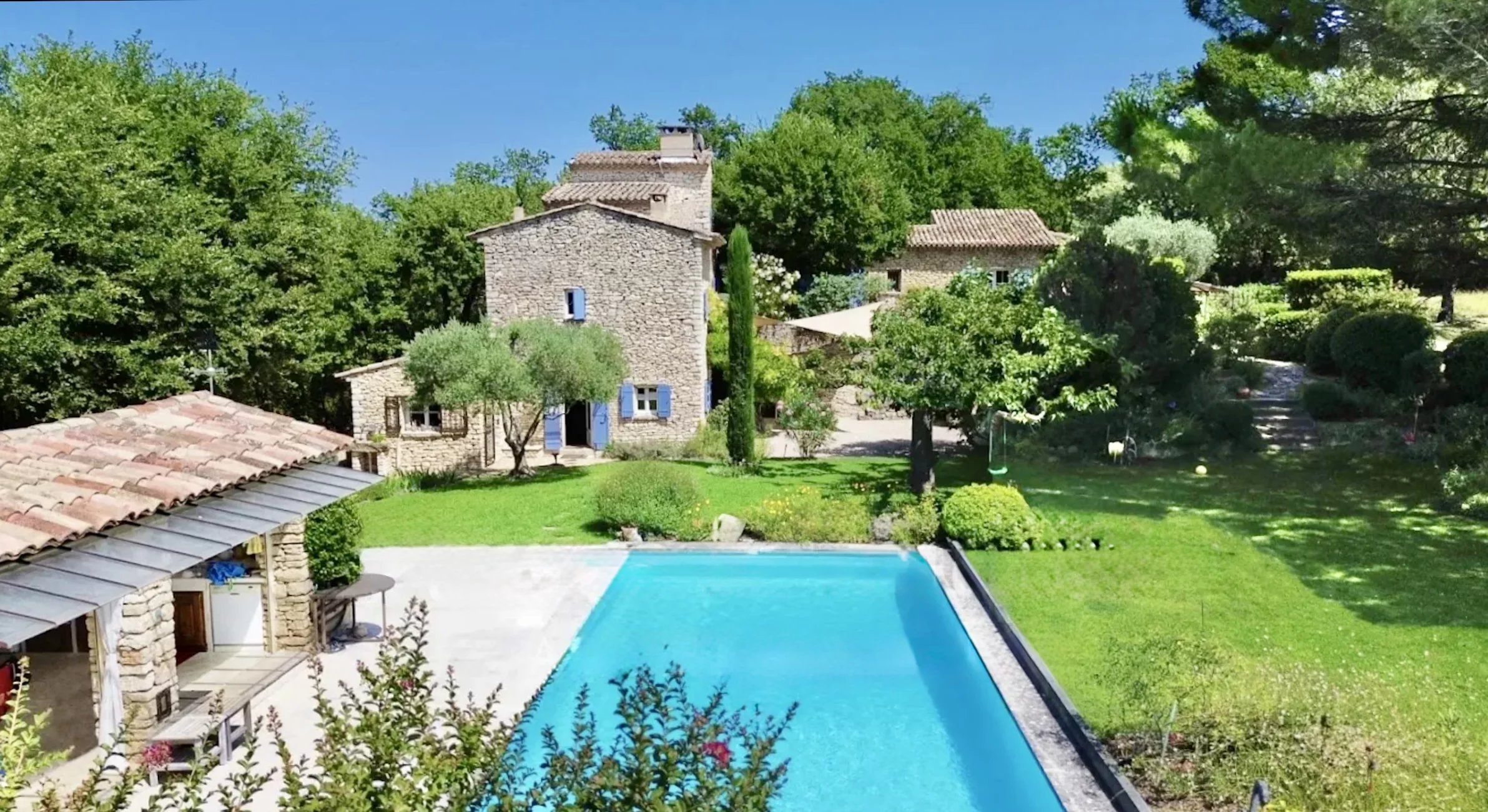 Authentic, exceptional stone property facing the village of GORDES.