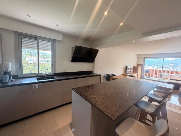 3-Bedroom Apartment in Nice — photo 3