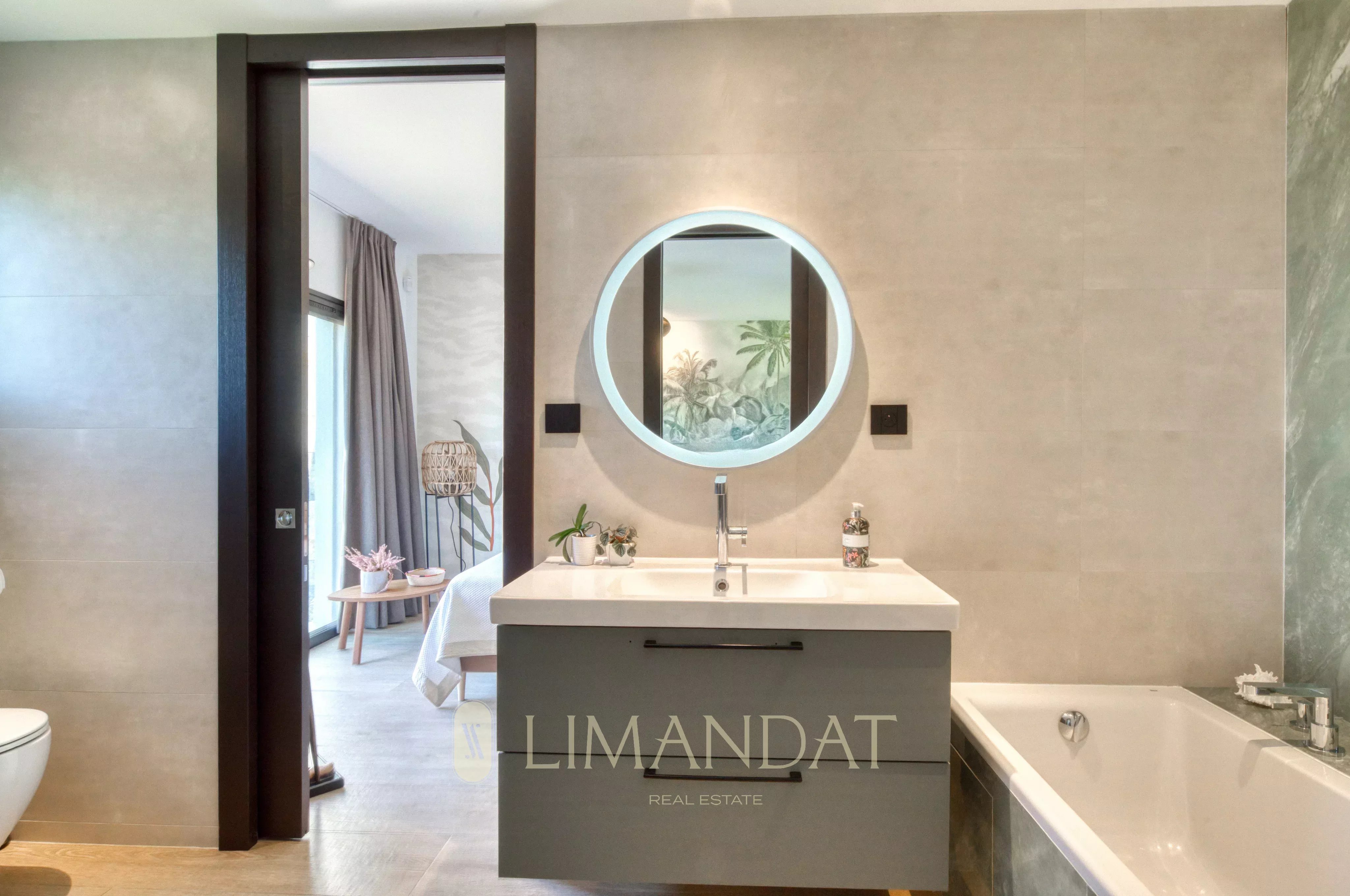 Near Cannes – Bali-Style Villa – 4 Bedrooms – Swimming Pool – Jacuzzi