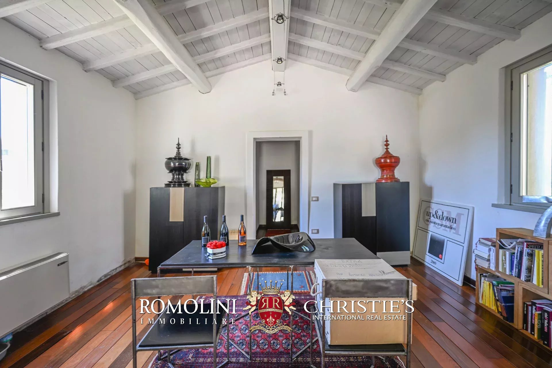 6 Bedroom Vineyard's Image 10