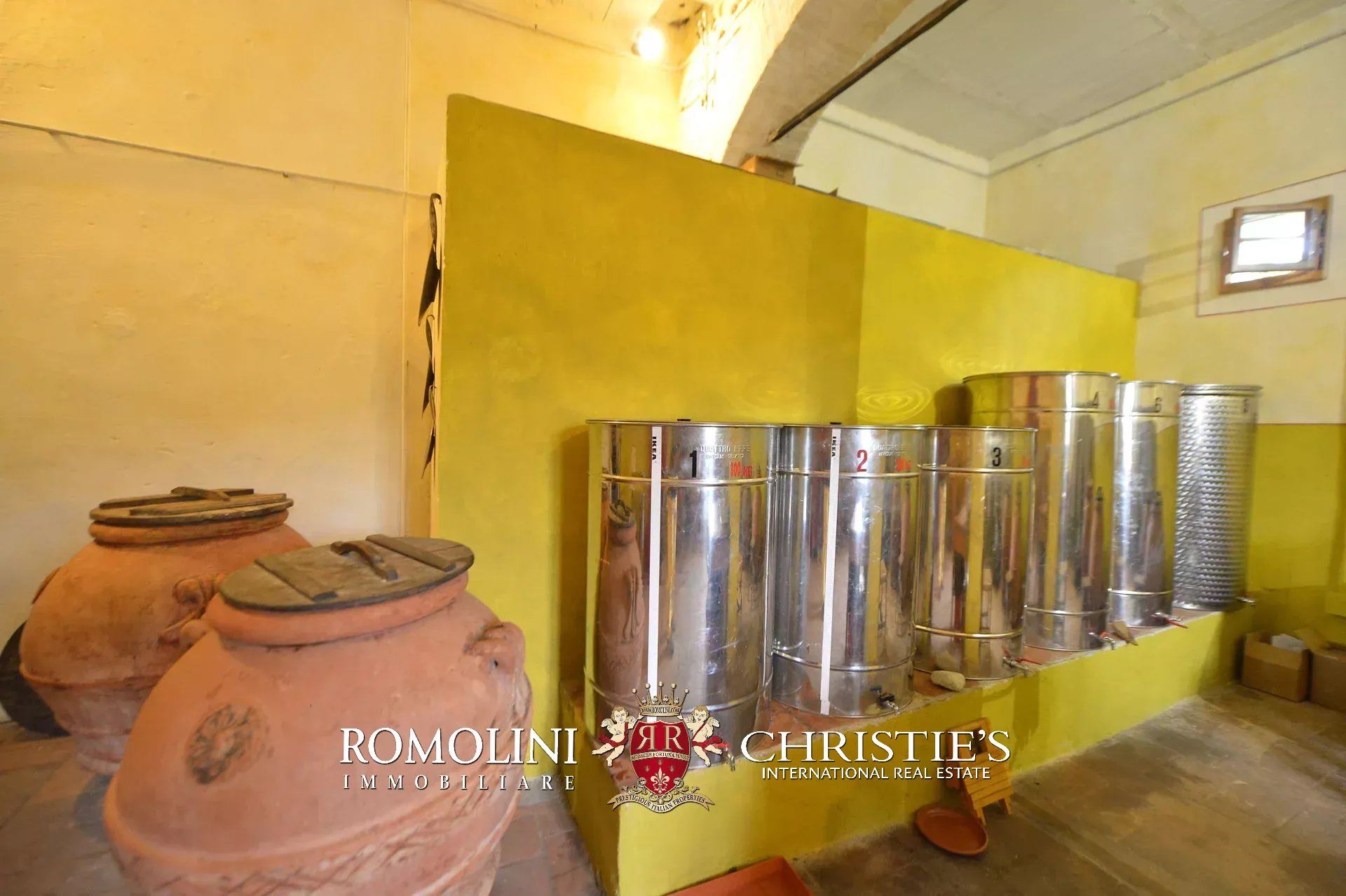 17 Bedroom Vineyard's Image 51