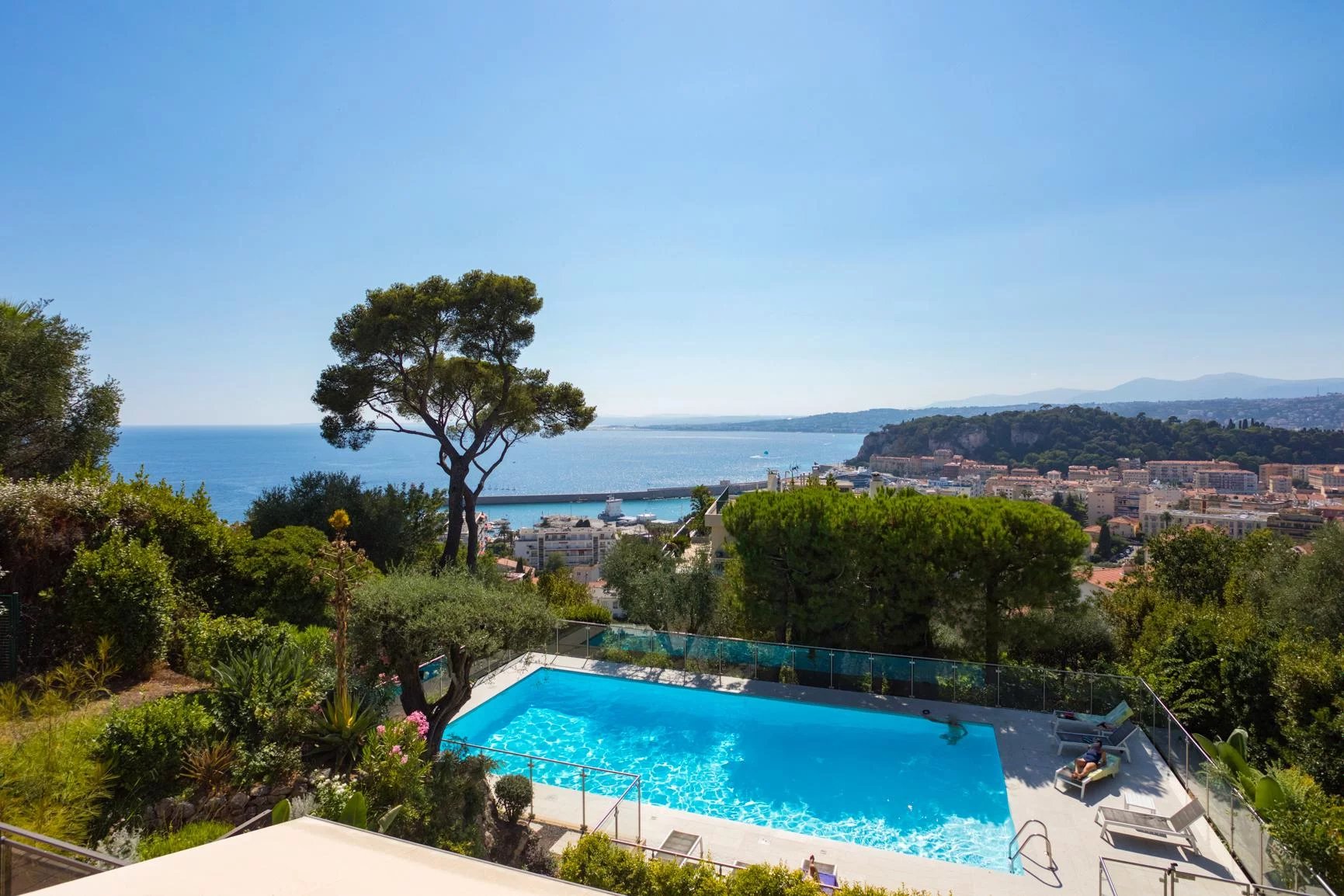 NICE MONT-BORON – APPARTEMENT D'EXCEPTION DE 200 M² AVEC TERRASSE DE 114 M² - VUE MER PANORAMIQUE- 2 STATIONNEMENTS