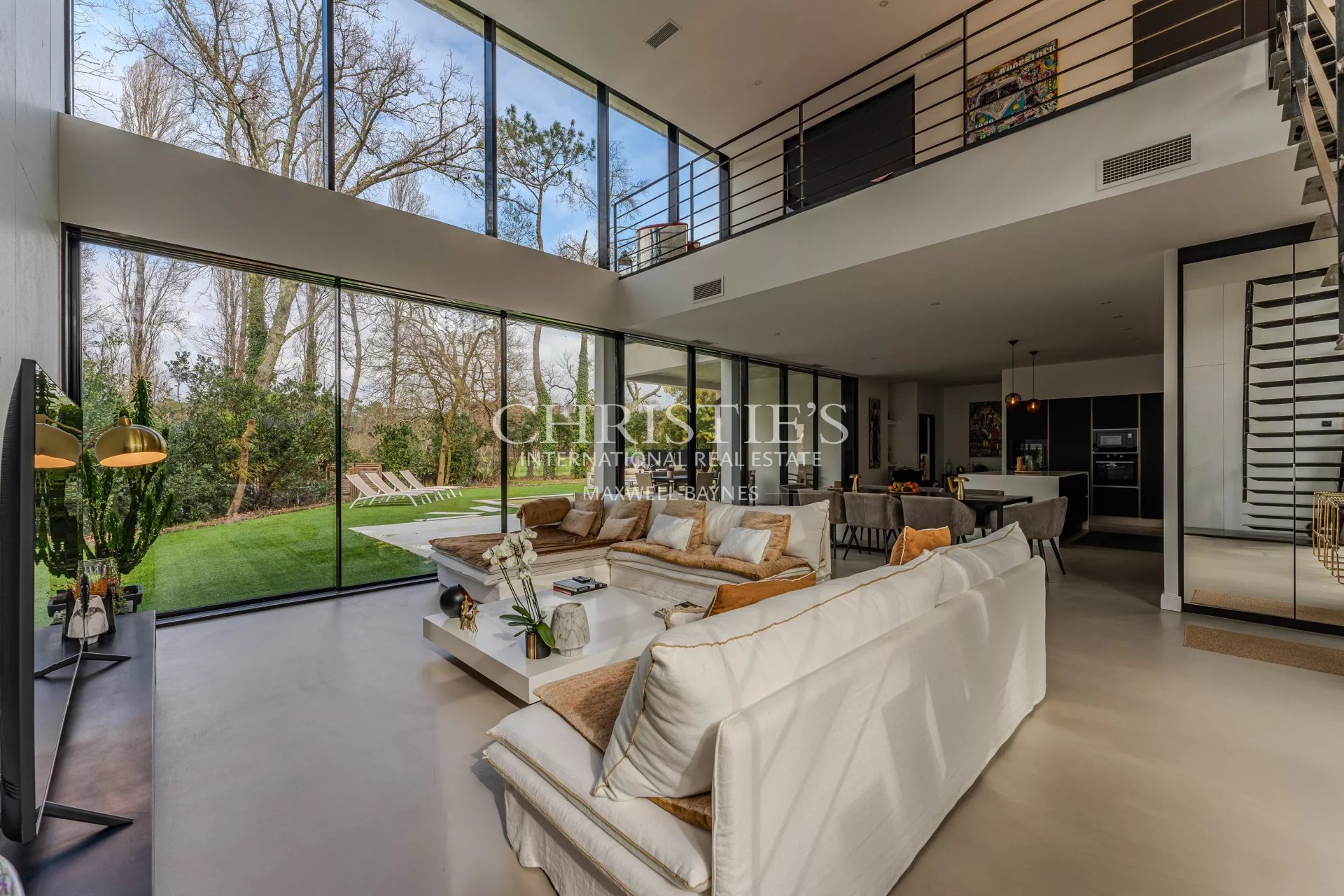 4 Bedroom Villa/Townhouse's Image 3