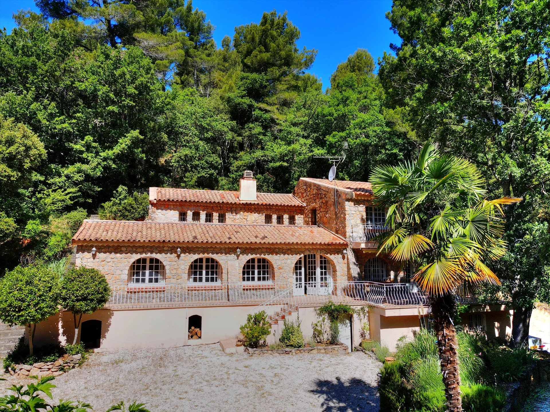 House in Aups - Image 4