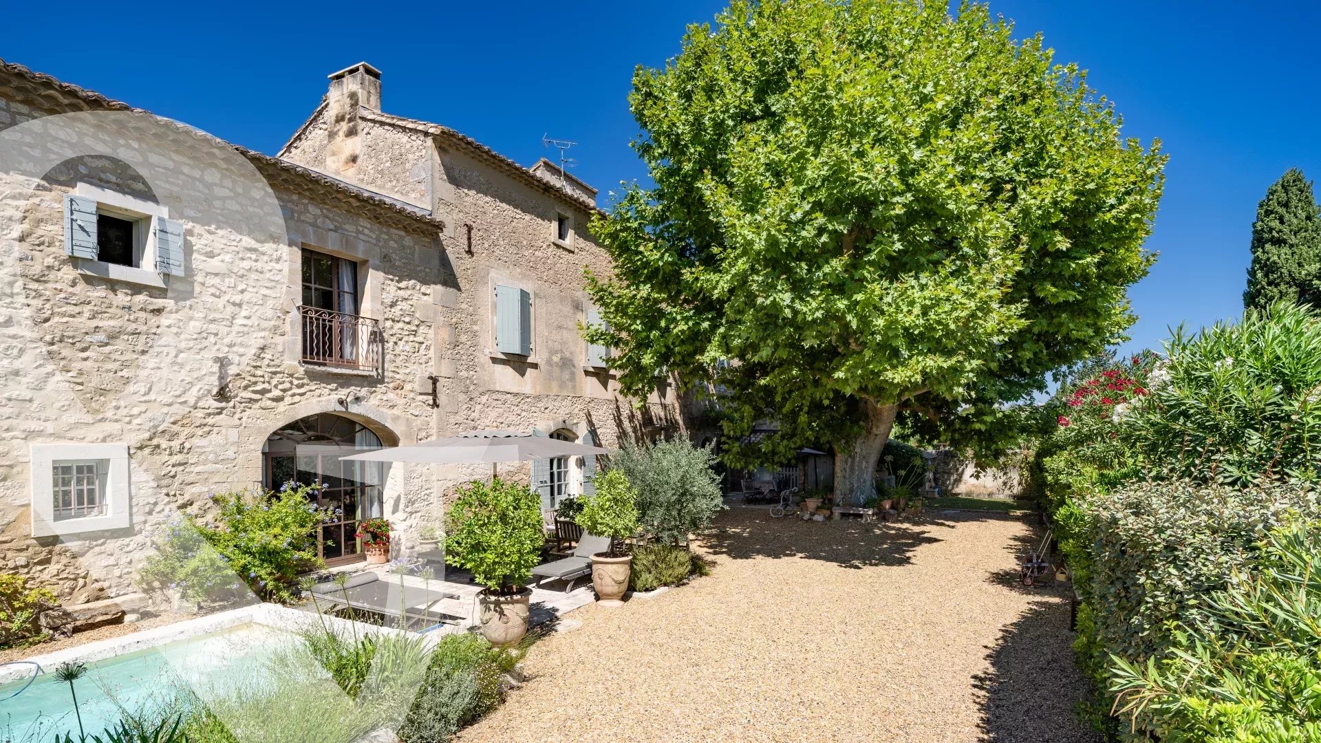 CHARME ET AUTHENTICITE