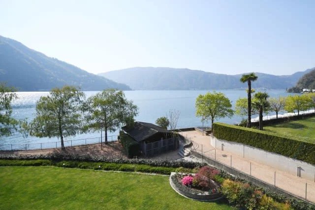 4 appartements situés au bord du lac de Lugano, dans la meilleure région du Tessin