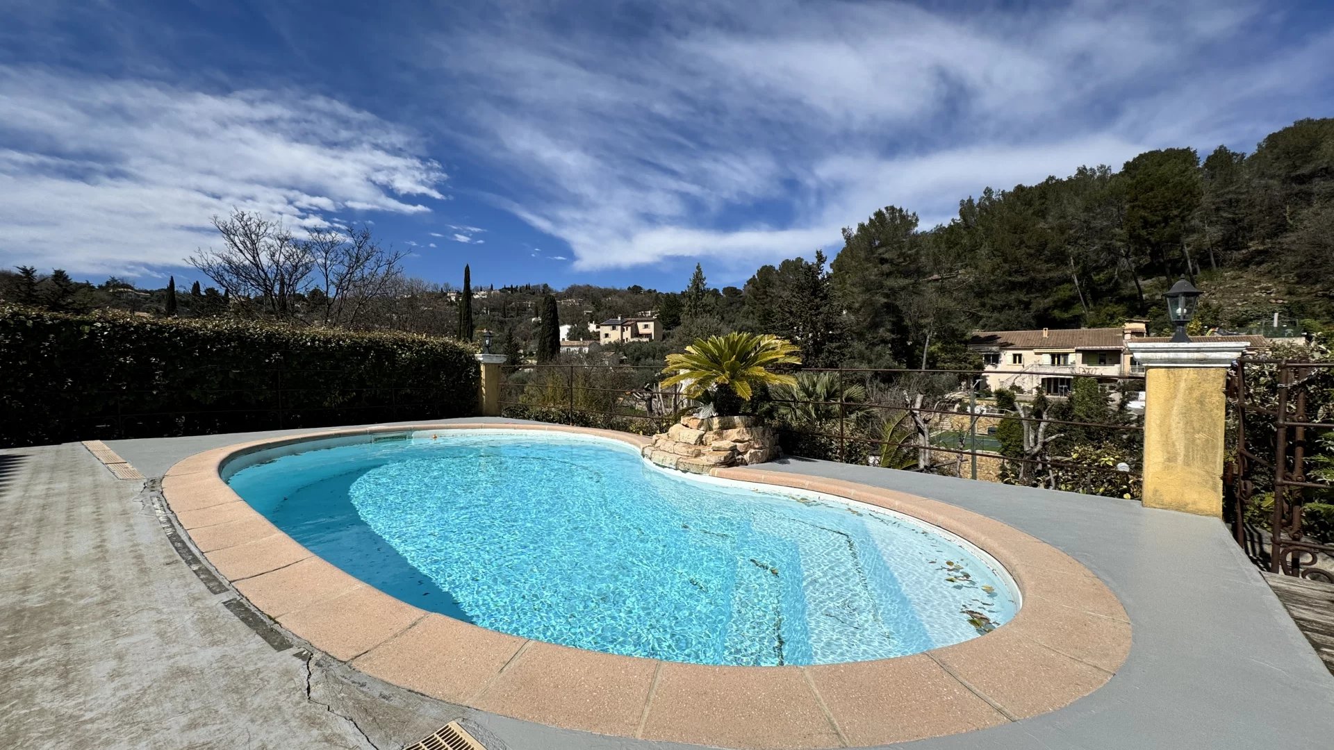 Villa avec piscine et garage