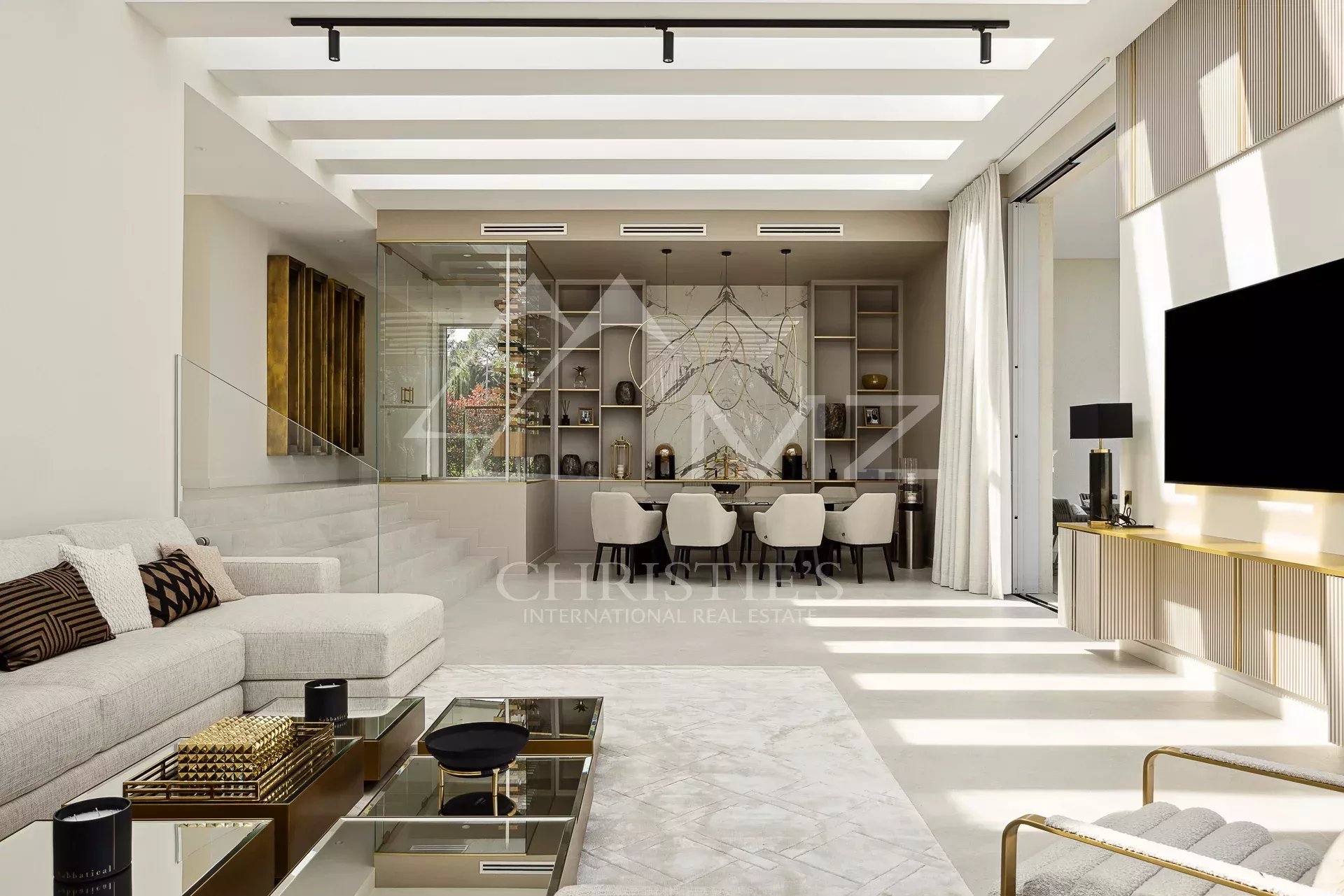 4 Bedroom Villa/Townhouse's Image 8