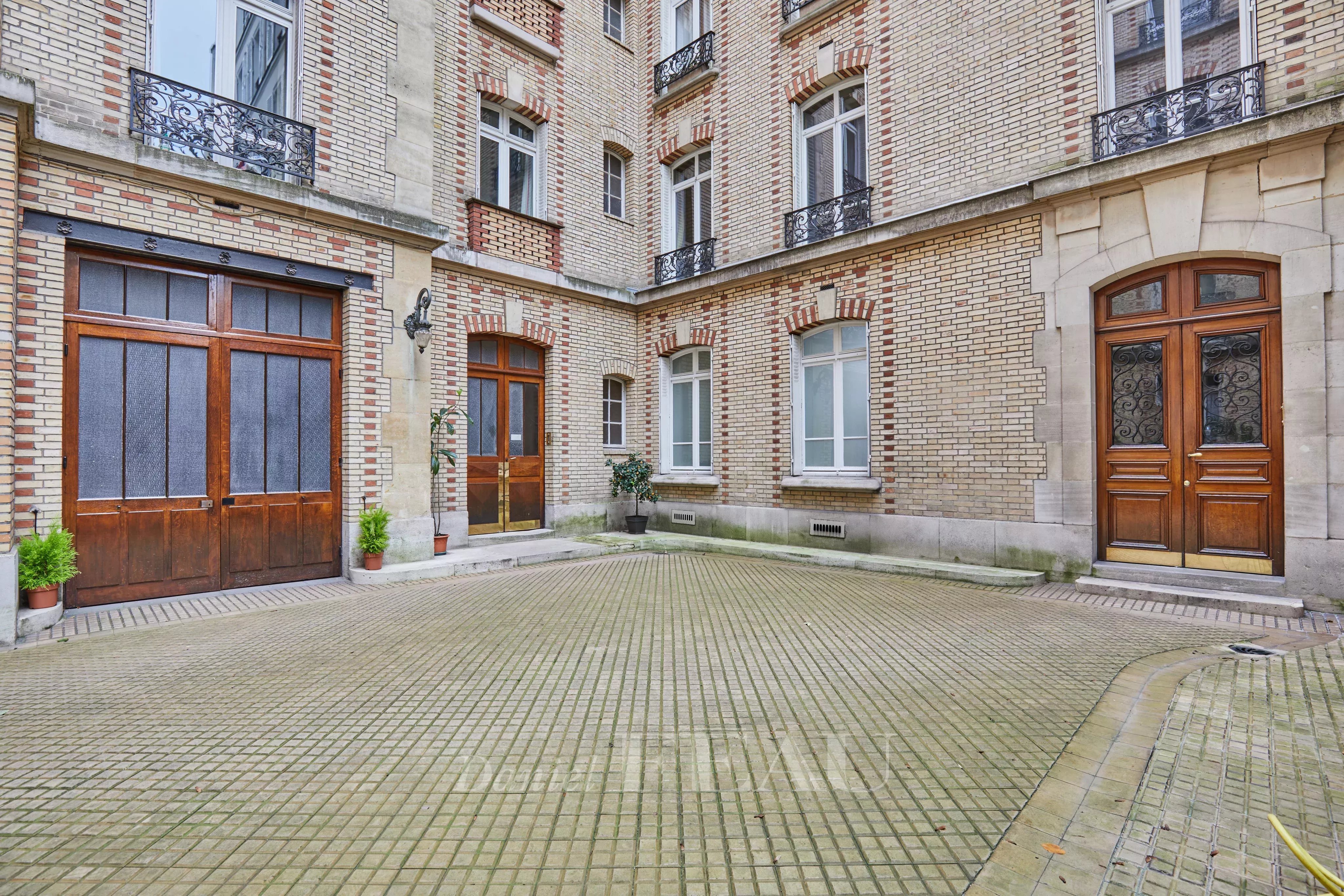 Sale Apartment Paris 7th