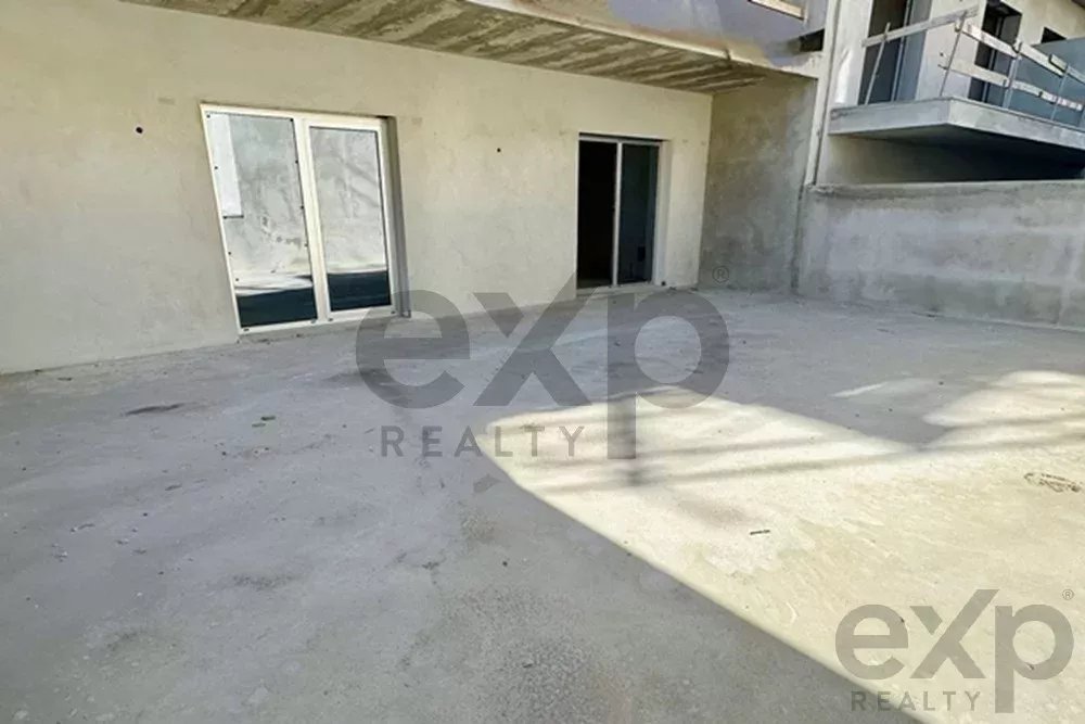 Apartamento  T3 com terraço com 156 m² a 900m da vila e praia.   Design moderno, sala openspace com 53m², 3 suítes e WC social.