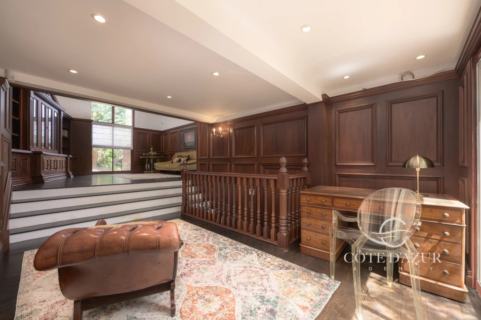 Exceptional property with panoramic sea views 26