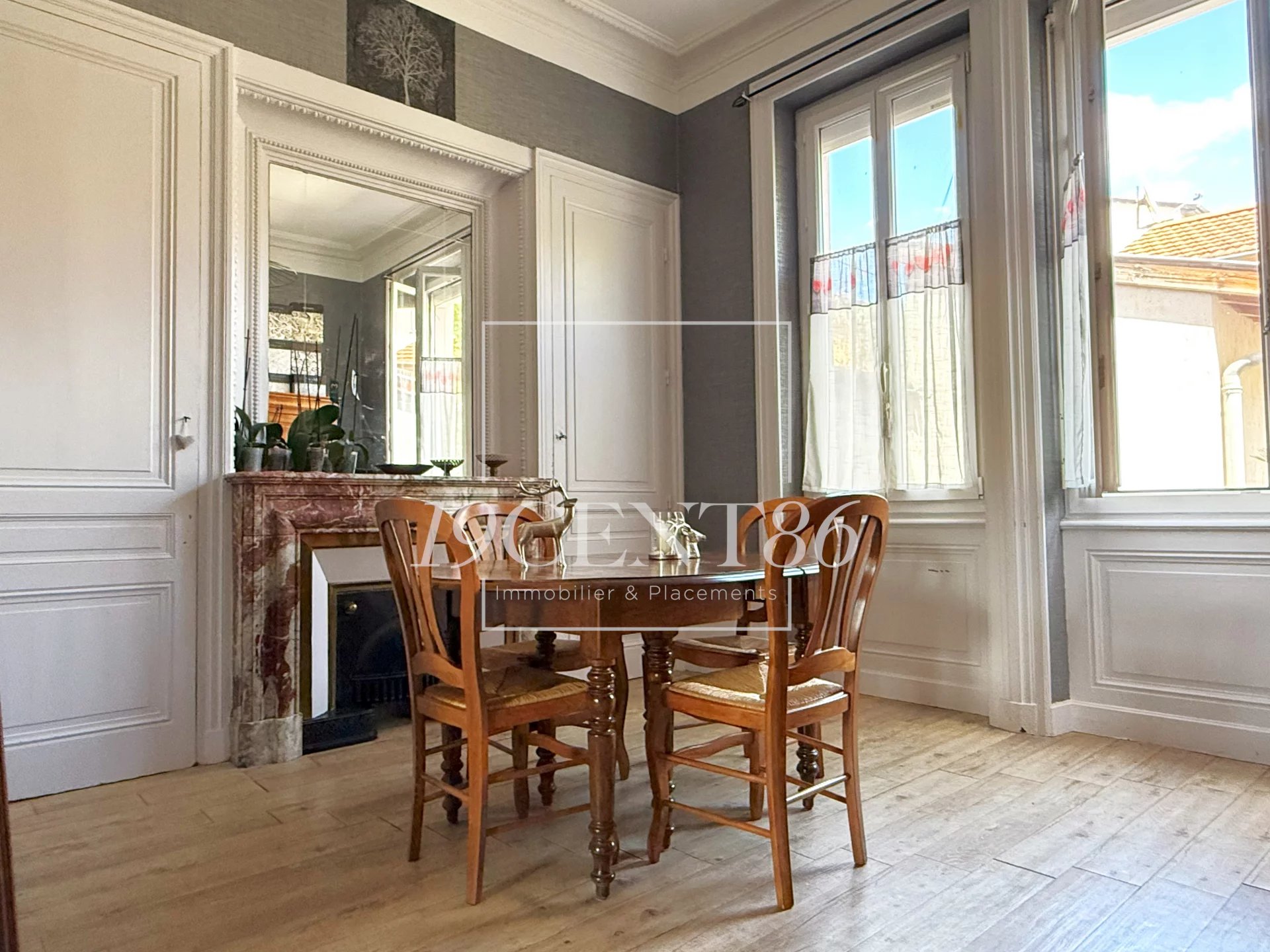 Agence immobilière de 