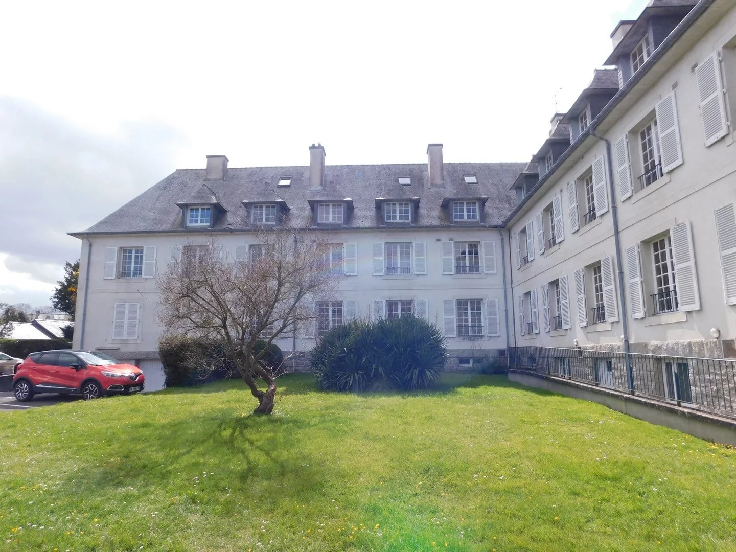 STUDIO MEUBLE – EN EXCLUSIVITE  – DINARD