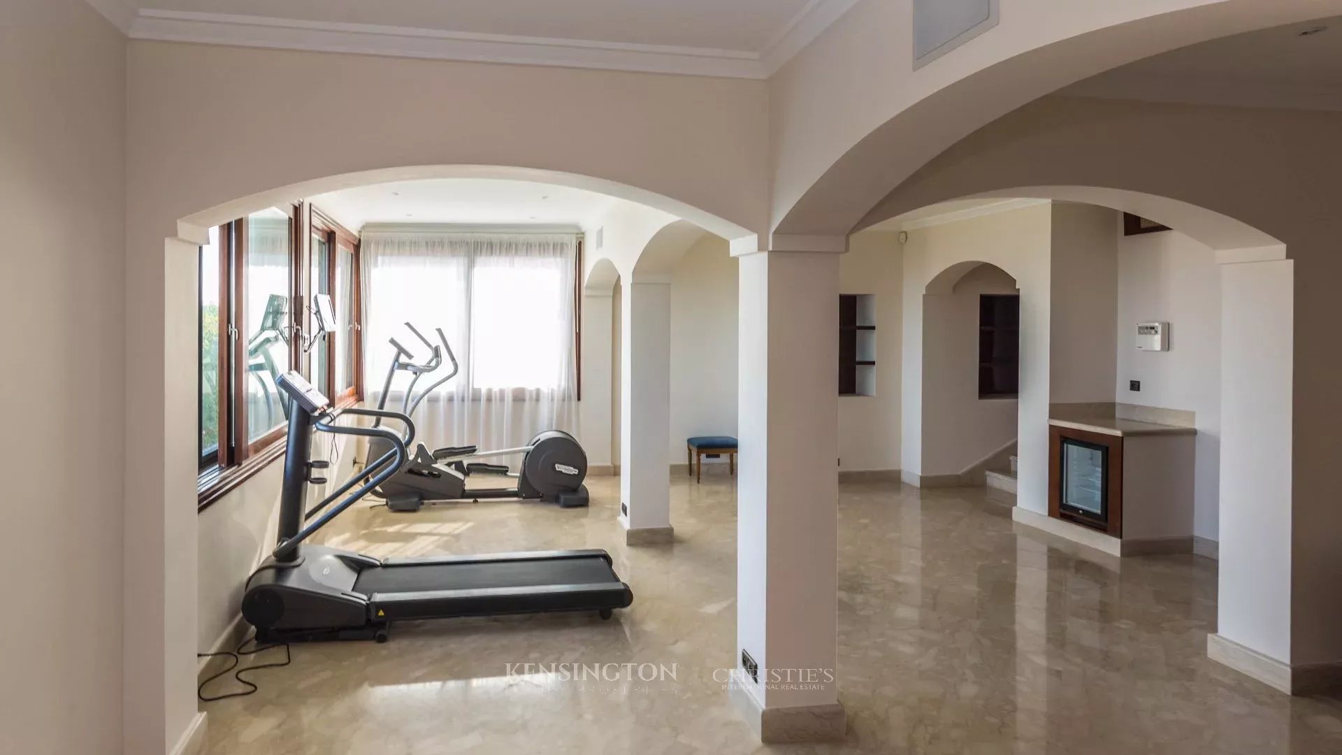 6 Bedroom Villa/Townhouse's Image 23