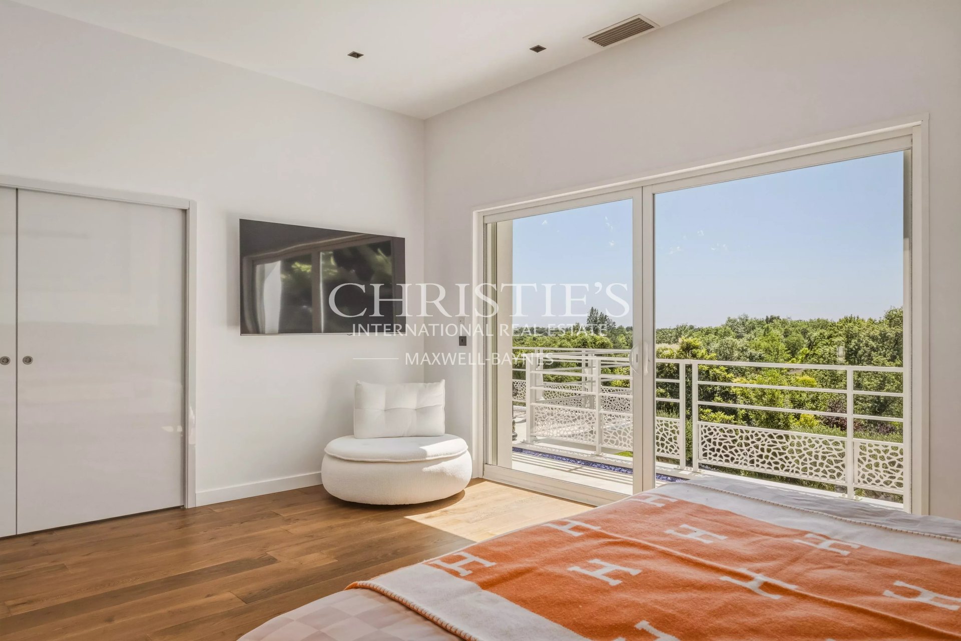 9 Bedroom Villa/Townhouse's Image 10