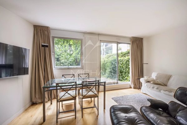 1-Bedroom Apartment in Neuilly-Sur-Seine — photo 4