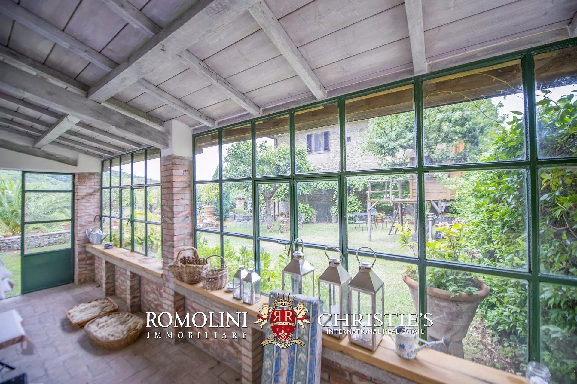 17 Bedroom Vineyard's Image 70