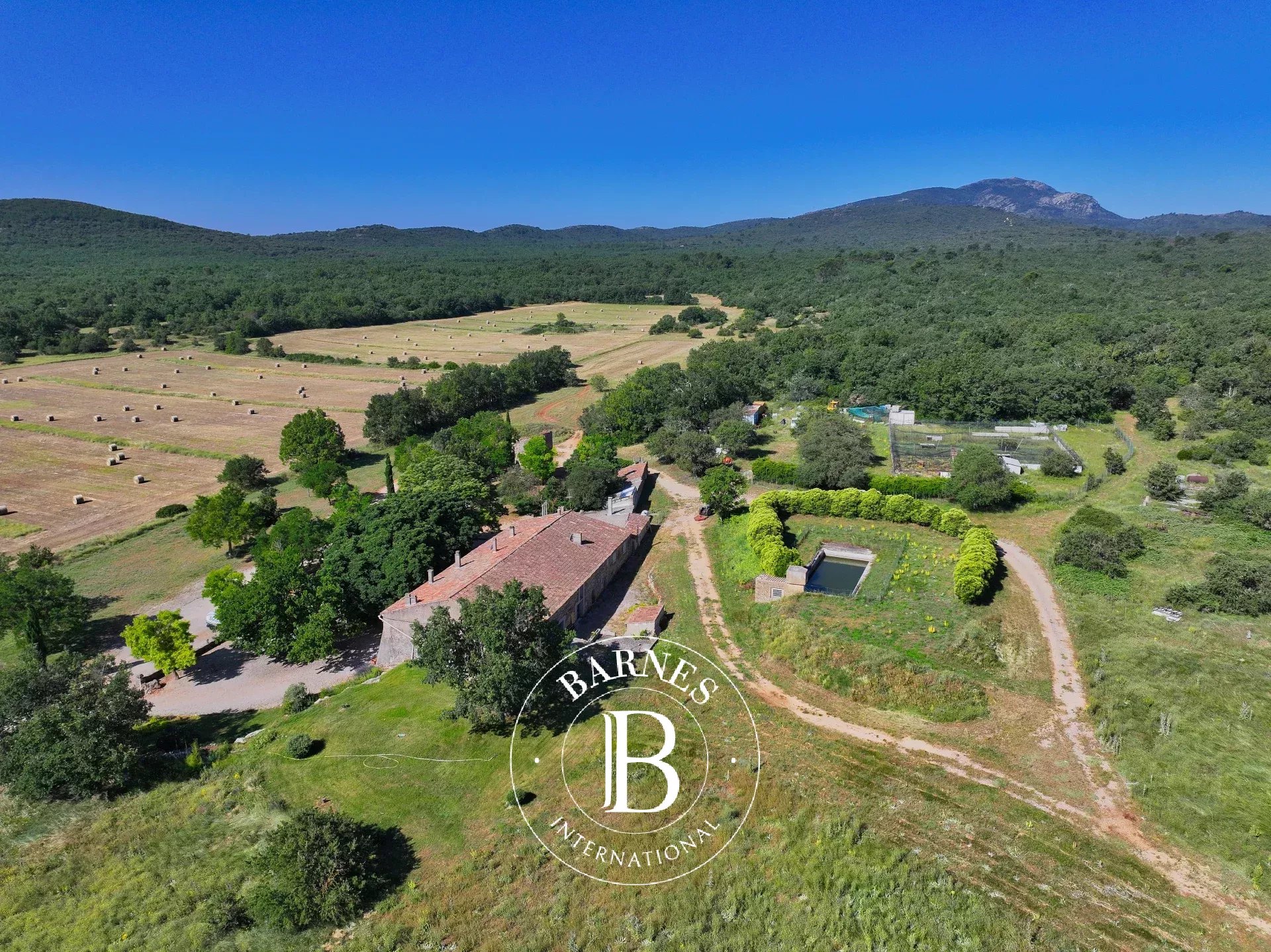 Domaine de chasse Aix-en-Provence  -  ref 83033992 (picture 1)