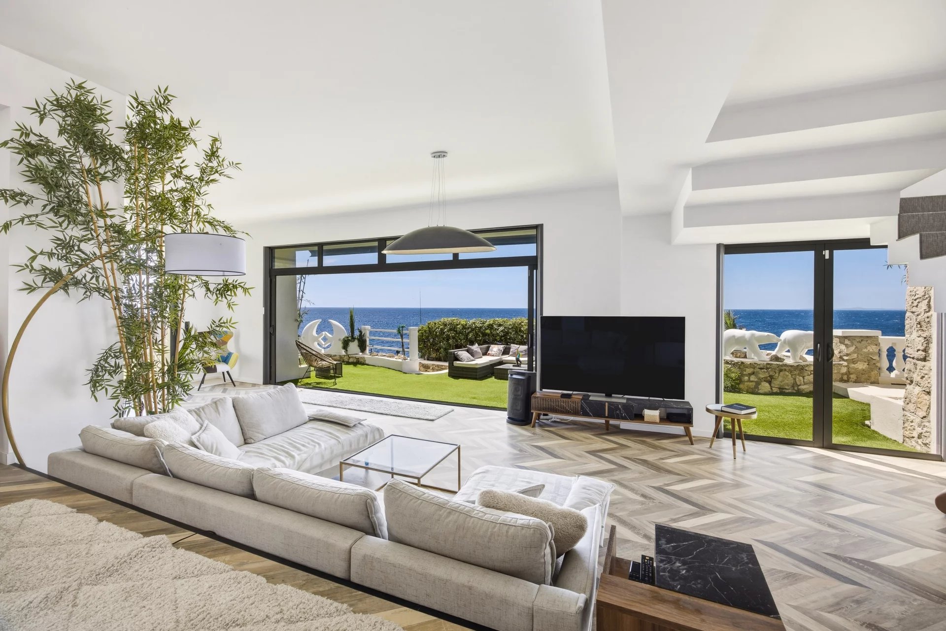  Image of Villa - 4 Bedrooms for Sale in Alpes-Maritimes-Nice-France, Image 7
