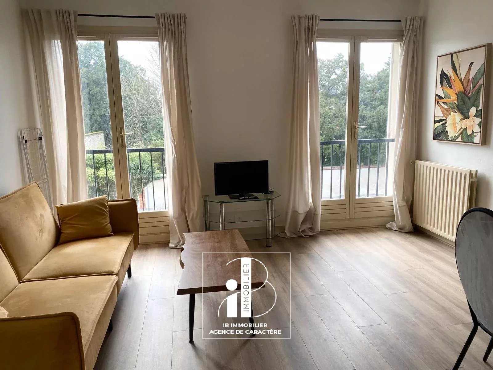 FONTAINEBLEAU T2 - 43 M² - PROCHE CENTRE VILLE - MEUBLE - PLACE DE STATIONNEMENT