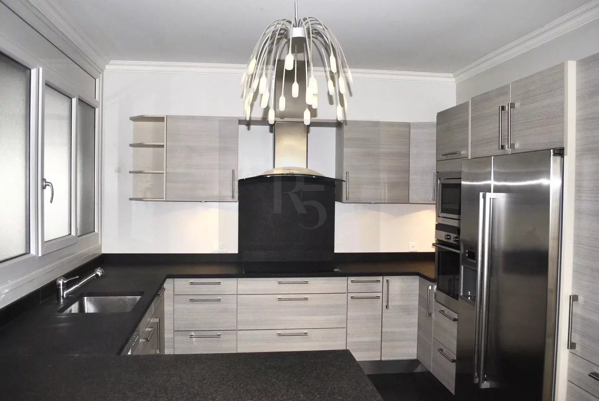 Contemporary Loft in Plainpalais — photo 3