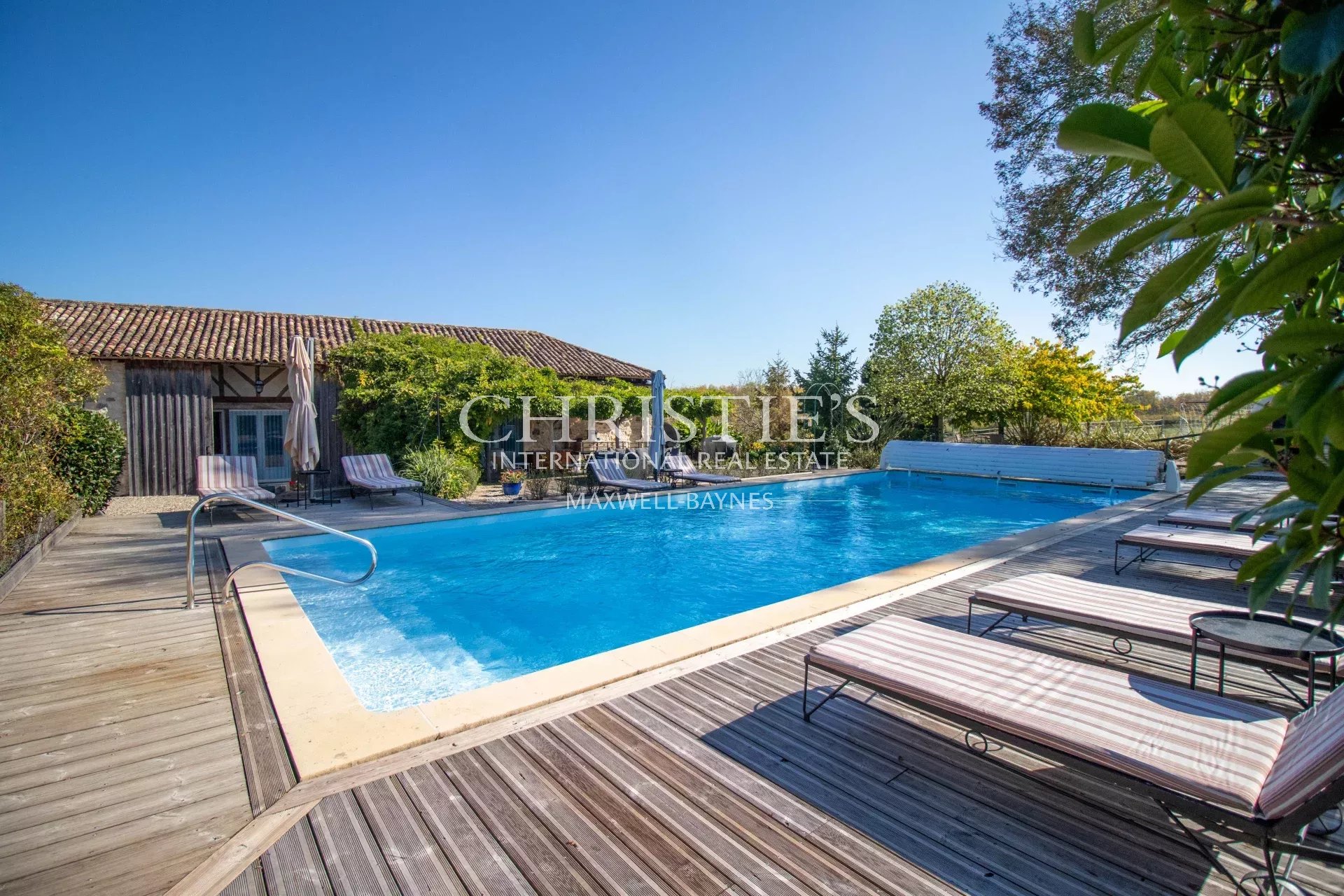 10 Bedroom Villa/Townhouse's Image 17