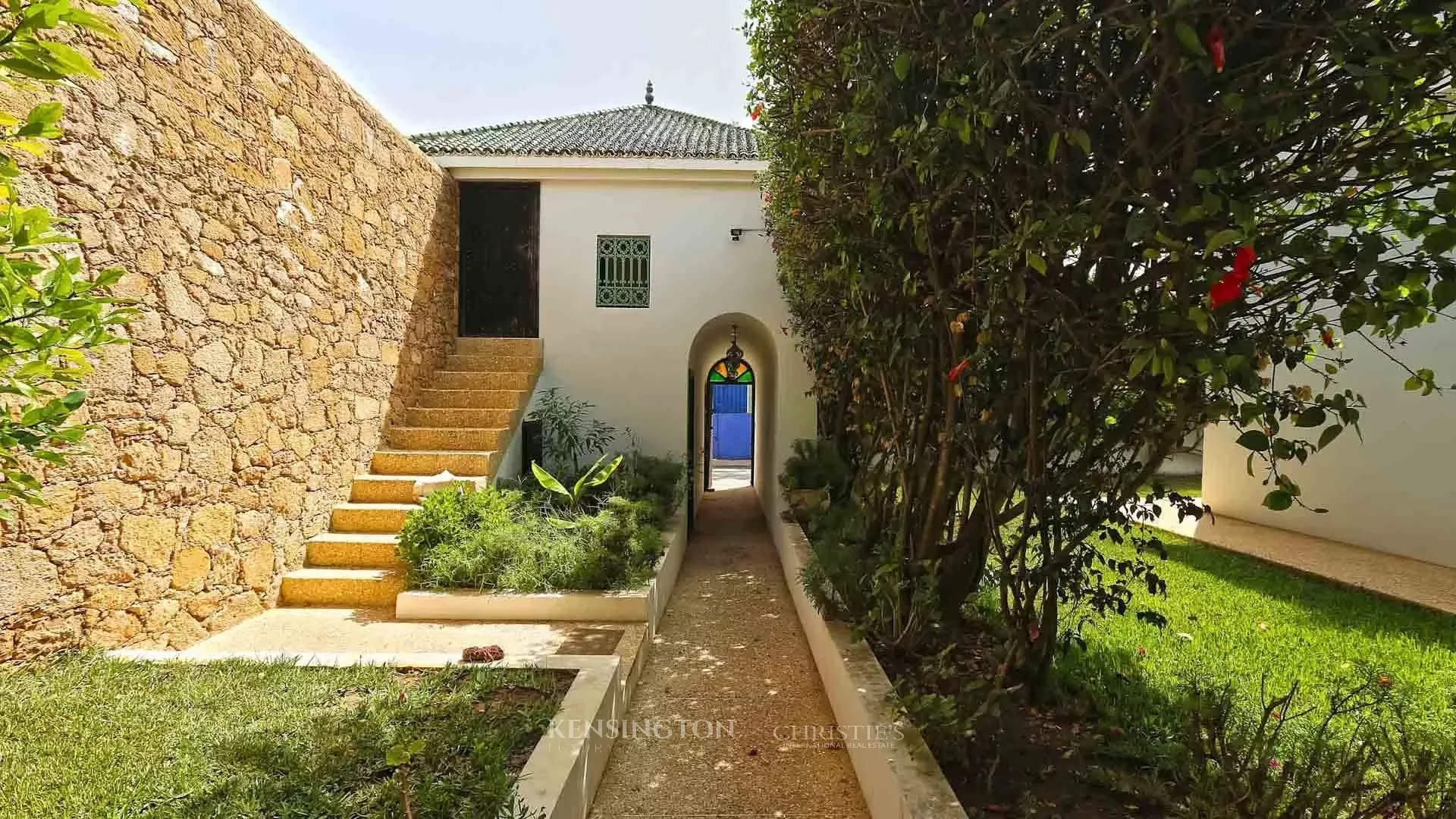 5 Bedroom Villa/Townhouse's Image 3