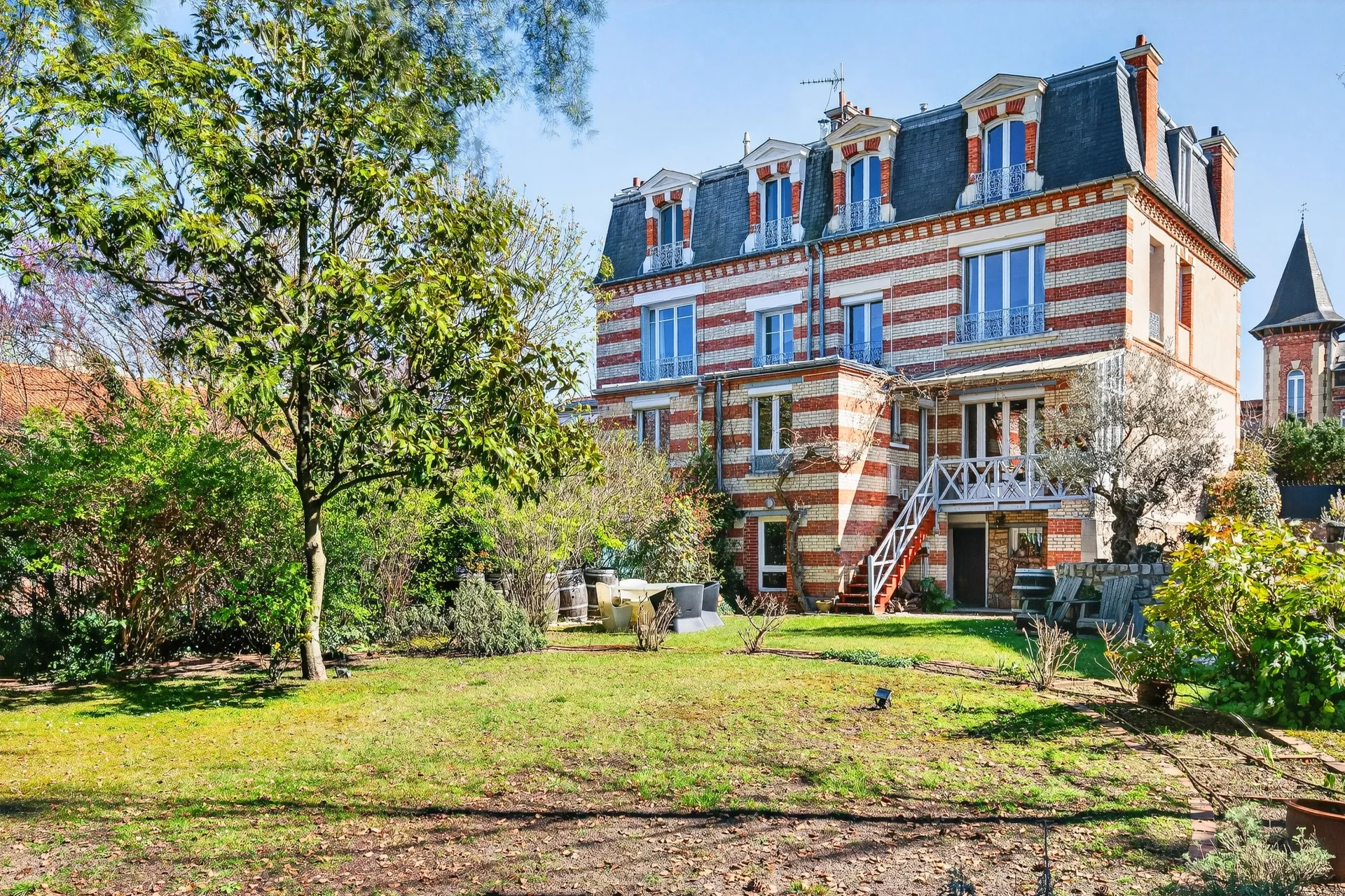 Nanterre - CENTER / RER