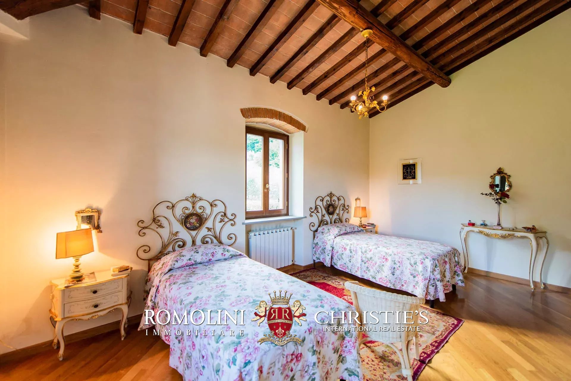 6 Bedroom Villa/Townhouse's Image 38
