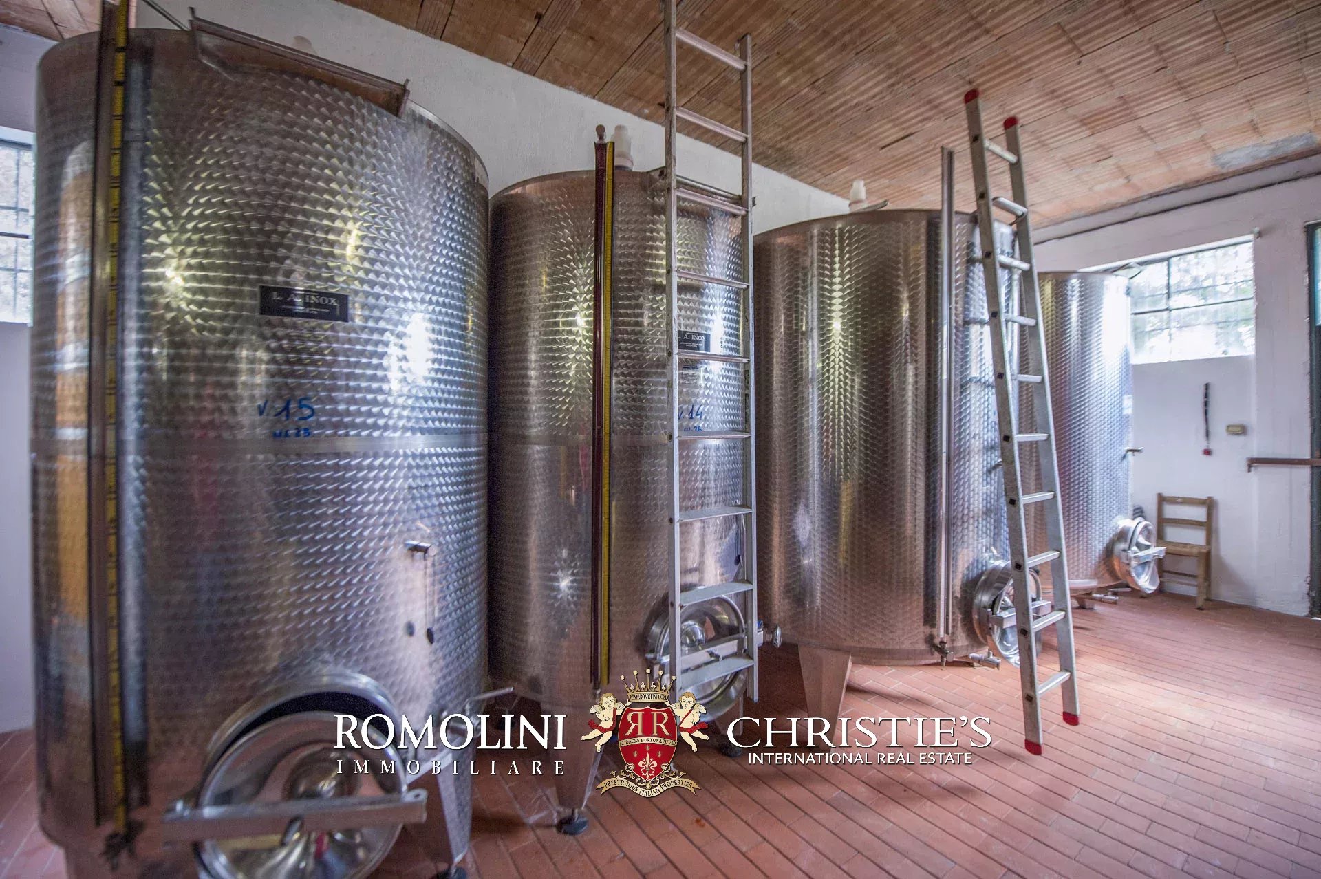 17 Bedroom Vineyard's Image 56