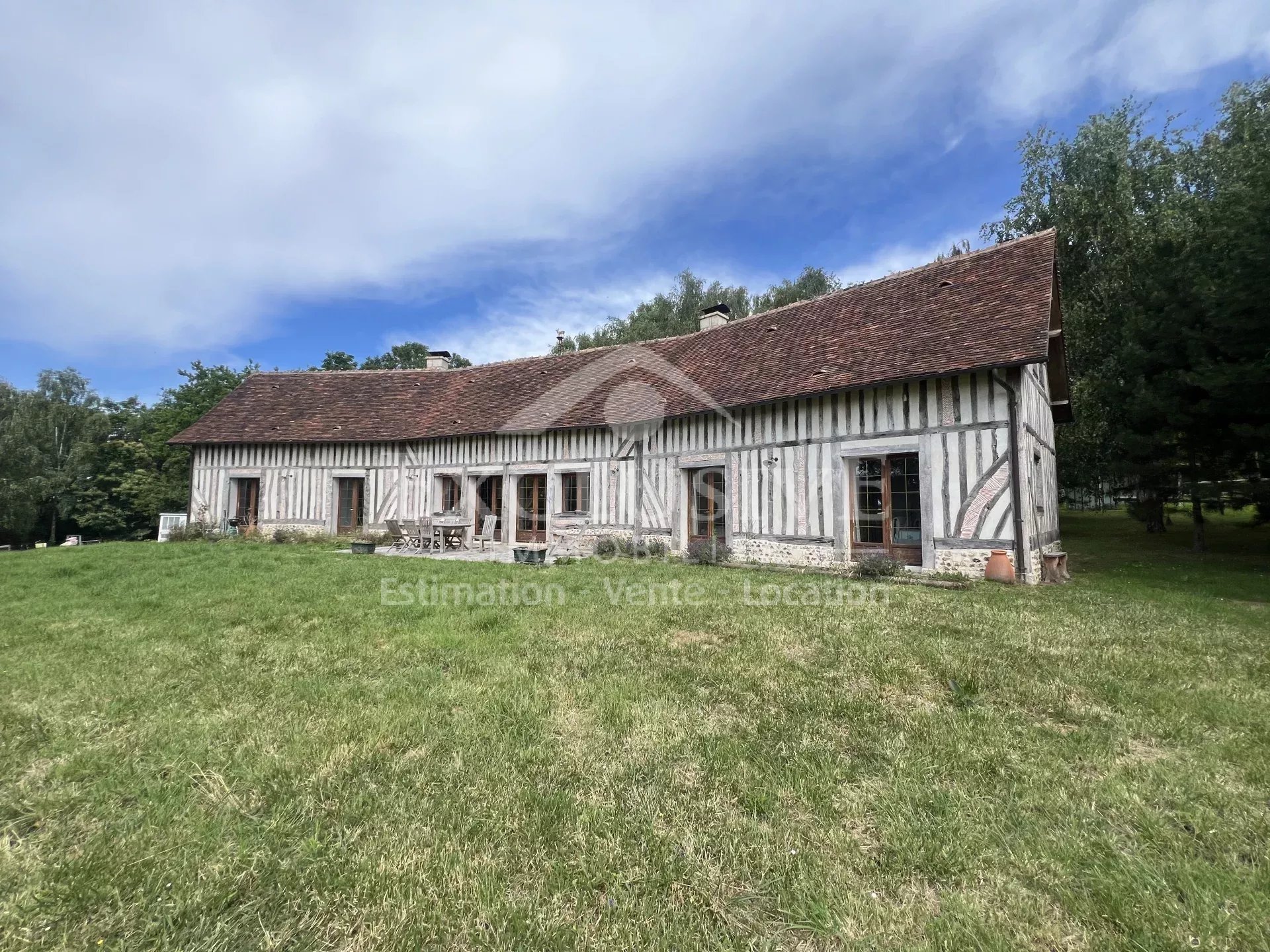 Maison normande récente de 213 m² située sur les hauteurs de Touques