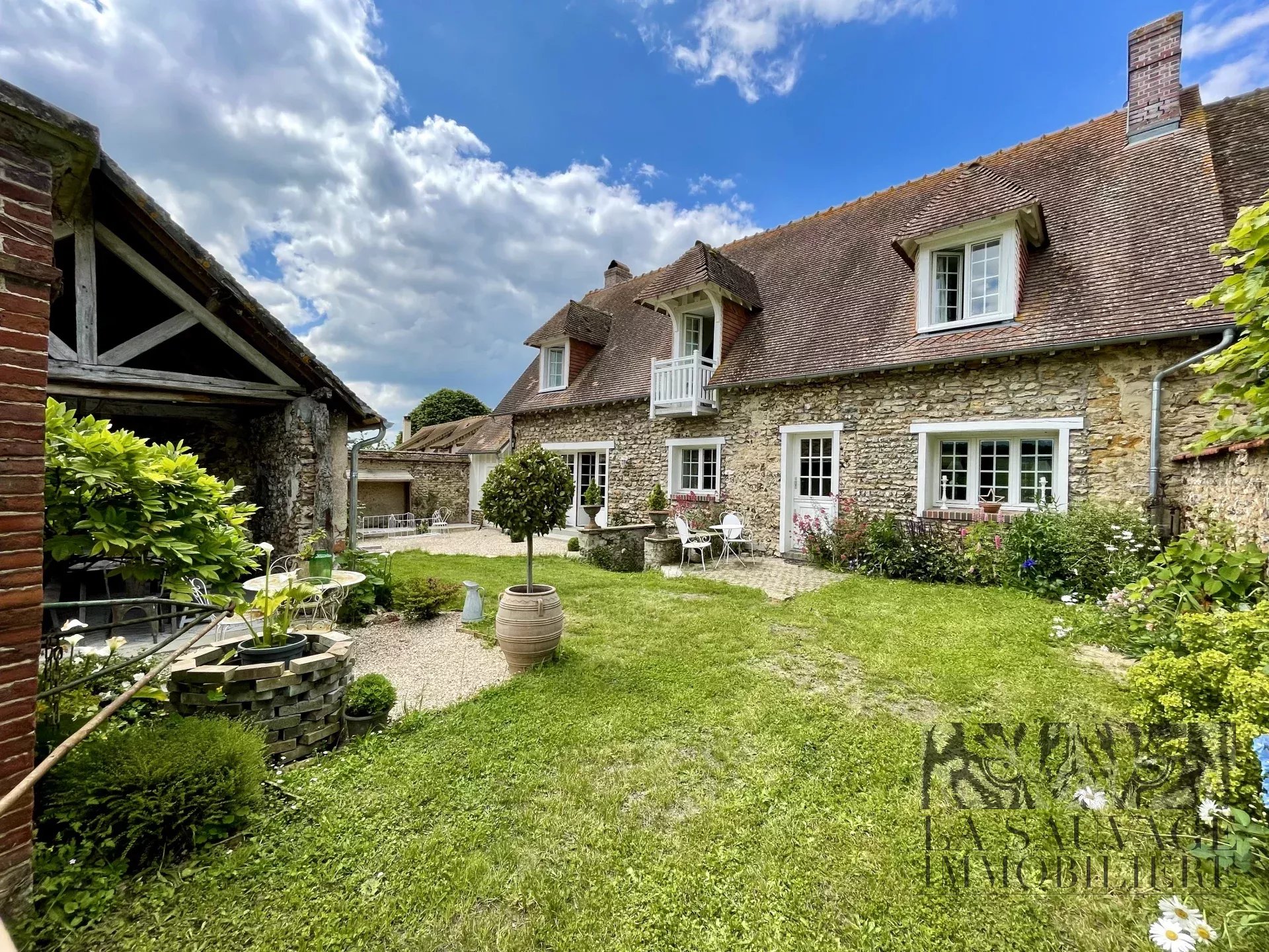 Maison Normande avec piscine et dépendance - Chambray