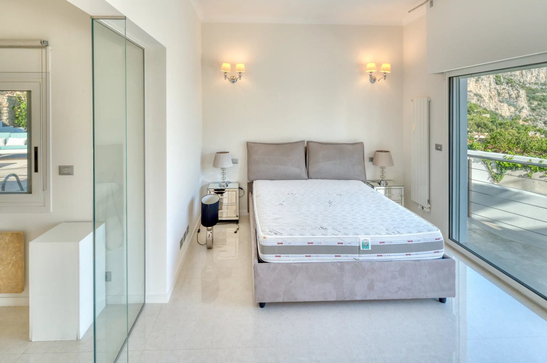 Éze Bord de mer  - Villa 220 m2, terrain 800 m2, piscine, garage