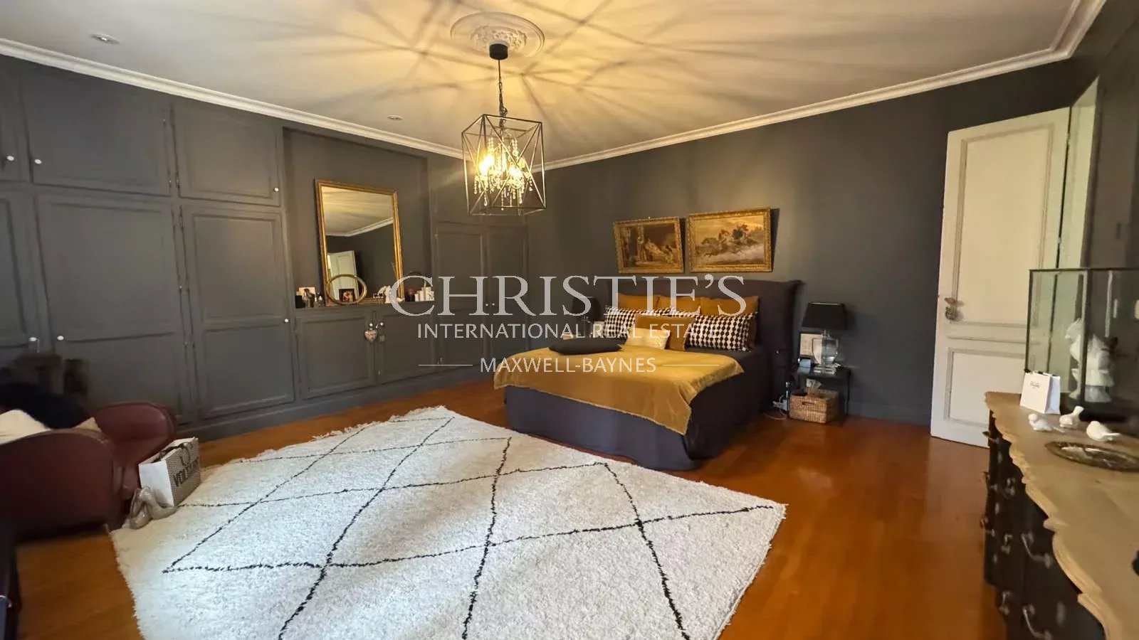 9 Bedroom Villa/Townhouse's Image 15