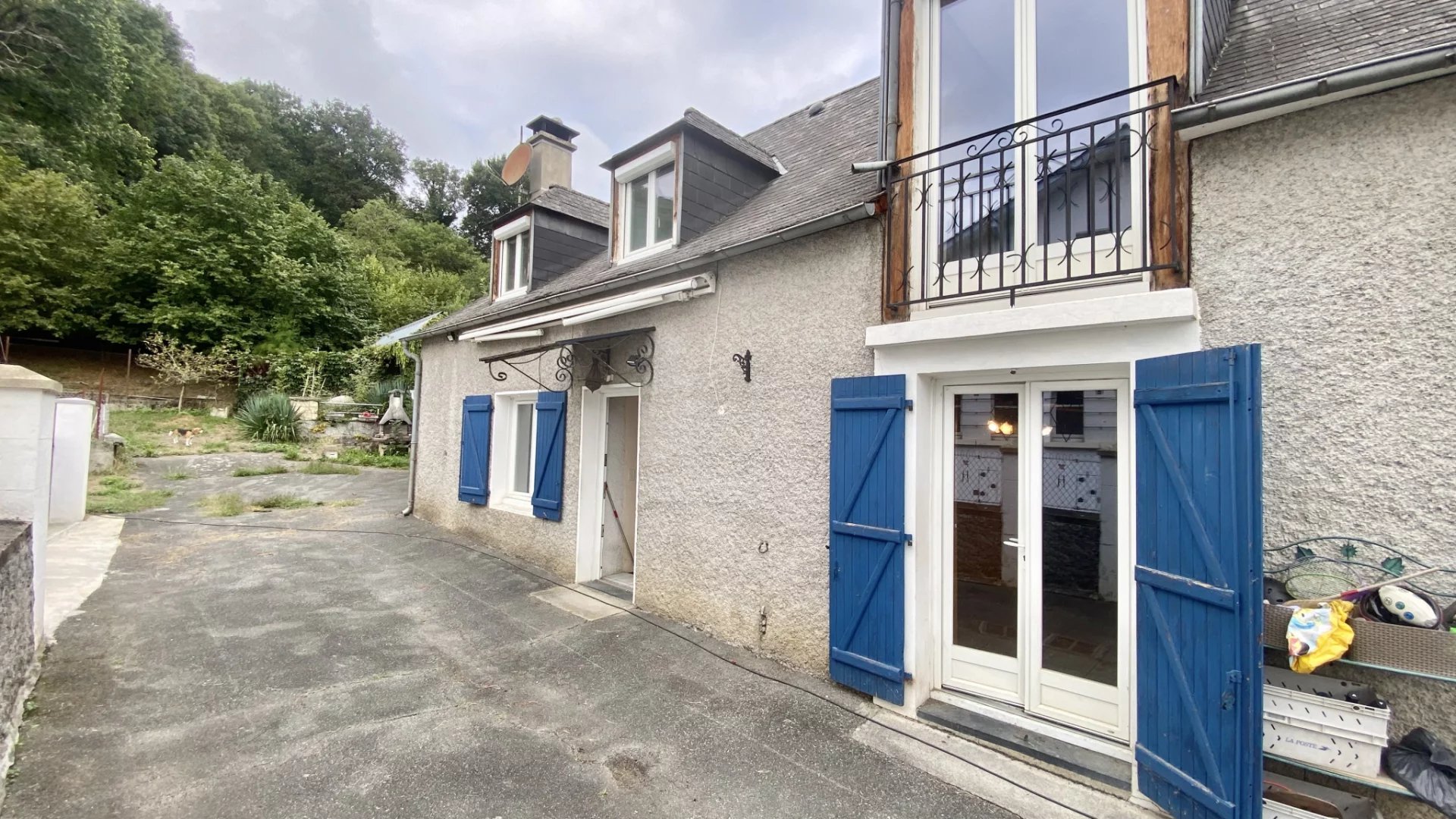 PROCHE ARGELÈS-GAZOST Maison en pierre avec châtaigneraie