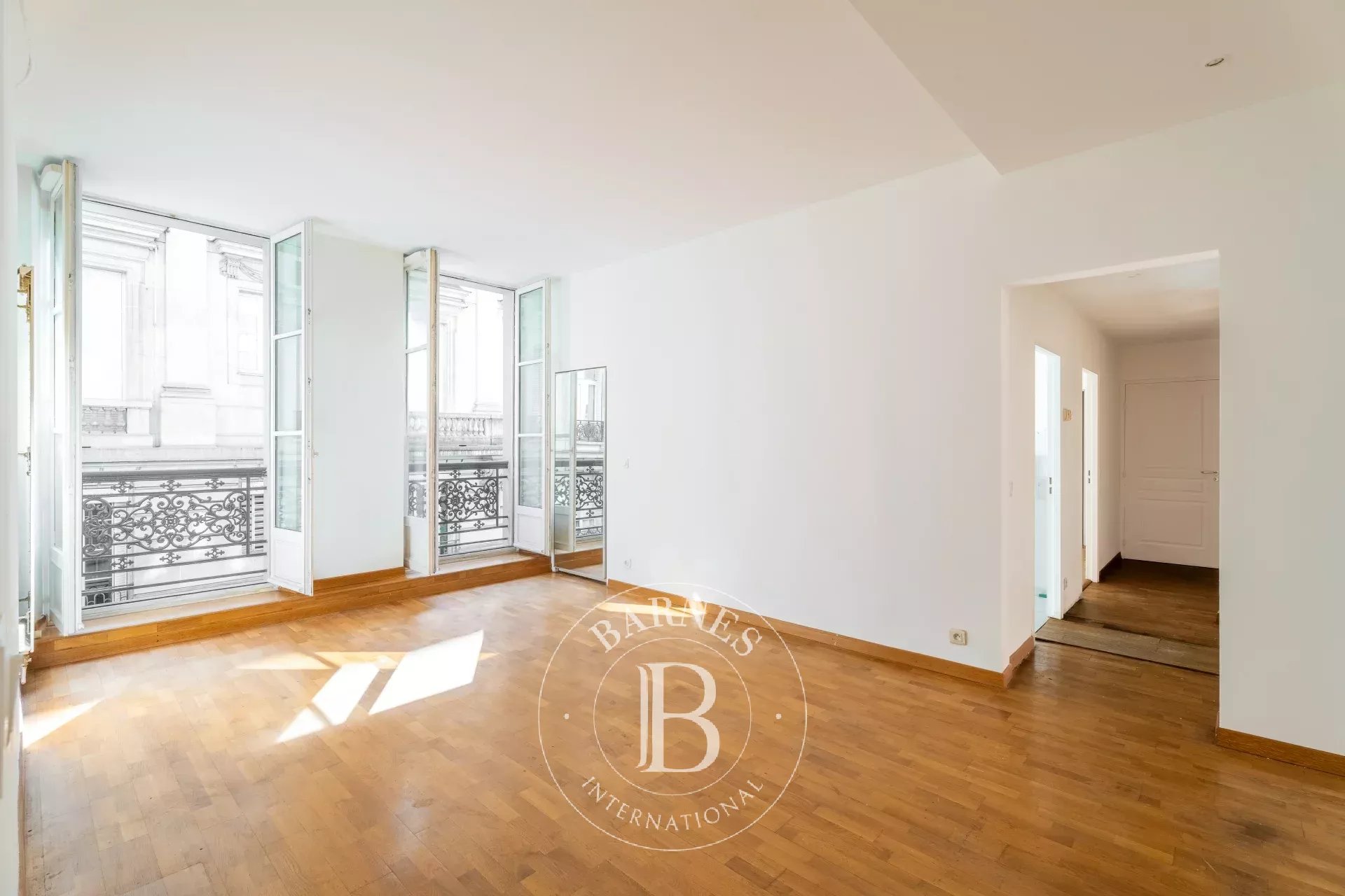 Paris  - Appartement 3 Pi&egrave;ces, 1 Chambre - picture 2