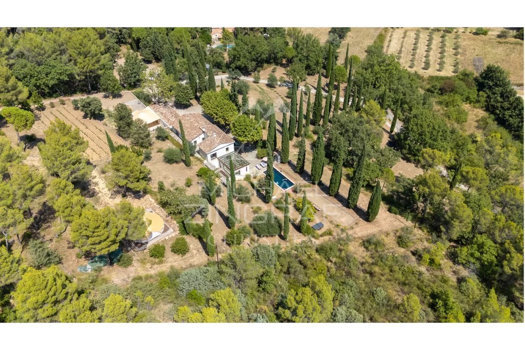 Villa for sale in Flayosc — Former vineyard and olive oil bastide