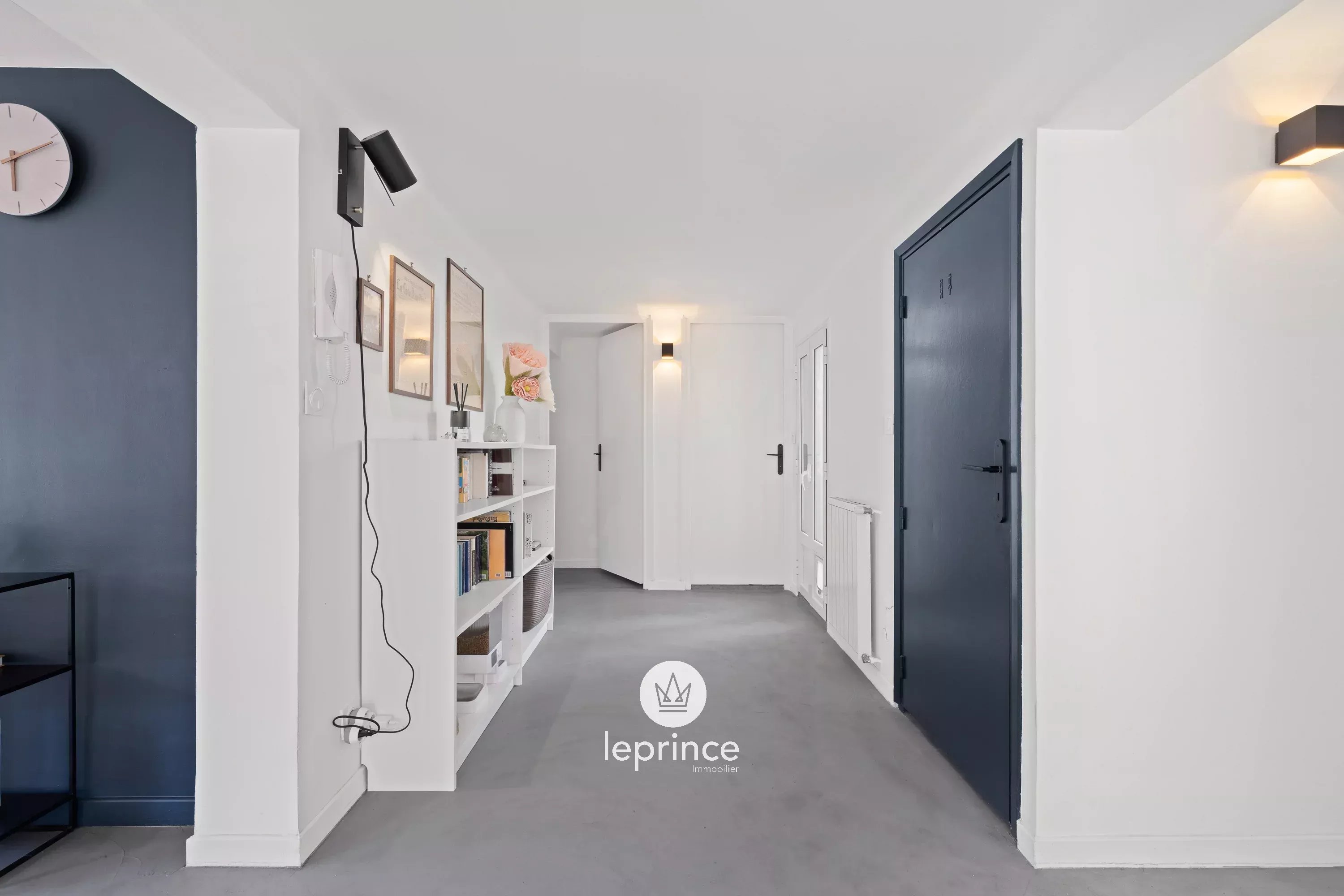 Nice – Fleurs – 2 Bedroom – Top Floor – Terrace