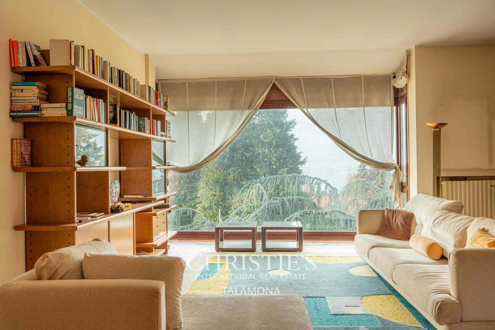 6 Bedroom Villa/Townhouse's Image 32