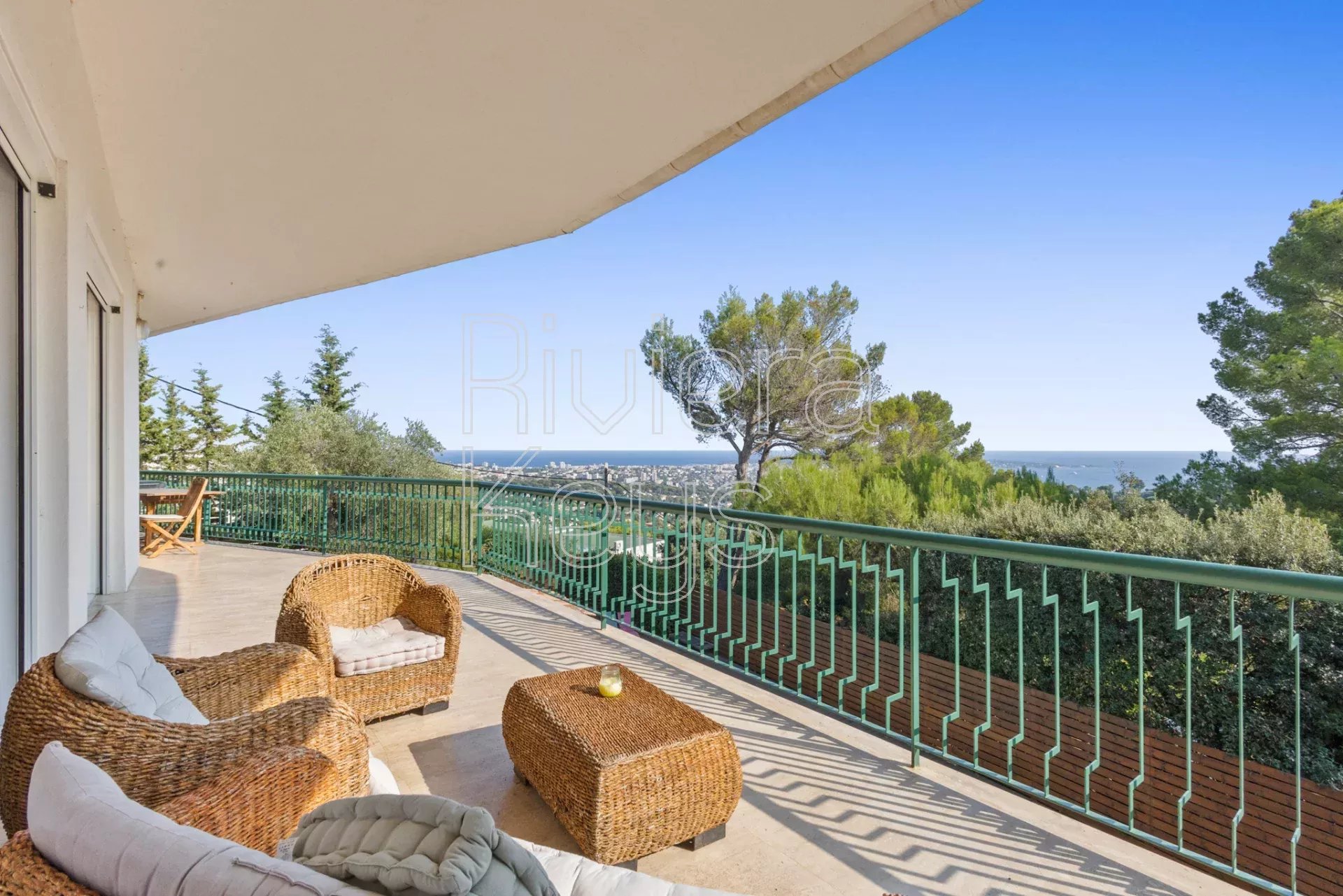 VALLAURIS : Maison d’exception 5 pièces avec vue mer panoramique et piscine