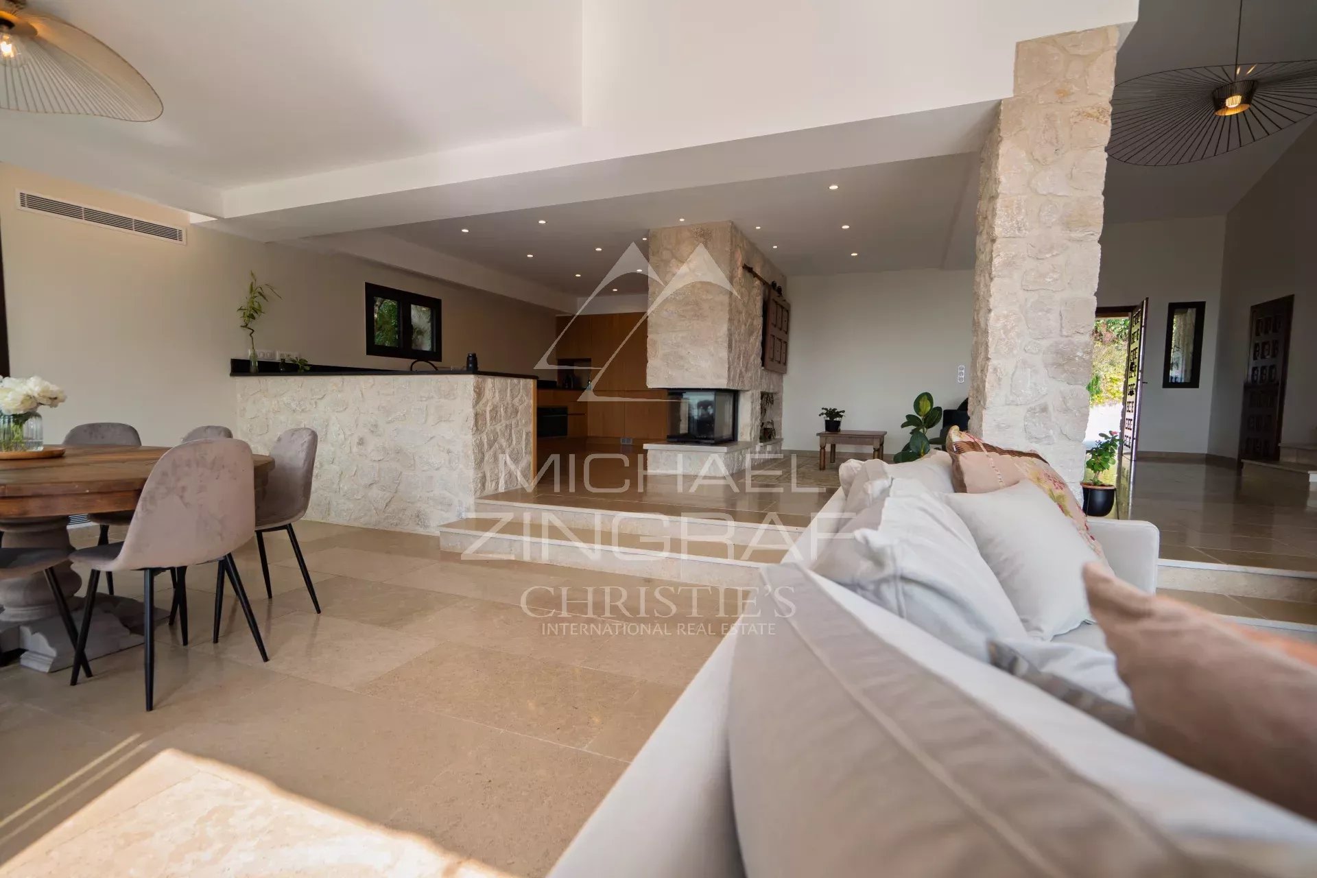 4 Bedroom Villa/Townhouse's Image 7