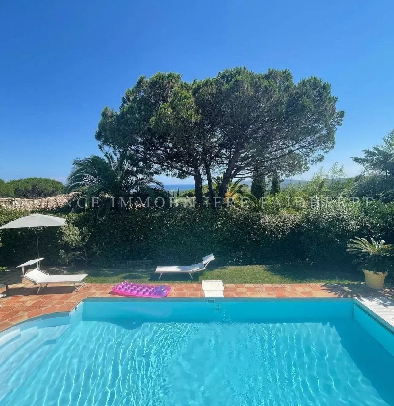 Maison avec vue sur la mer et piscine REF 144
