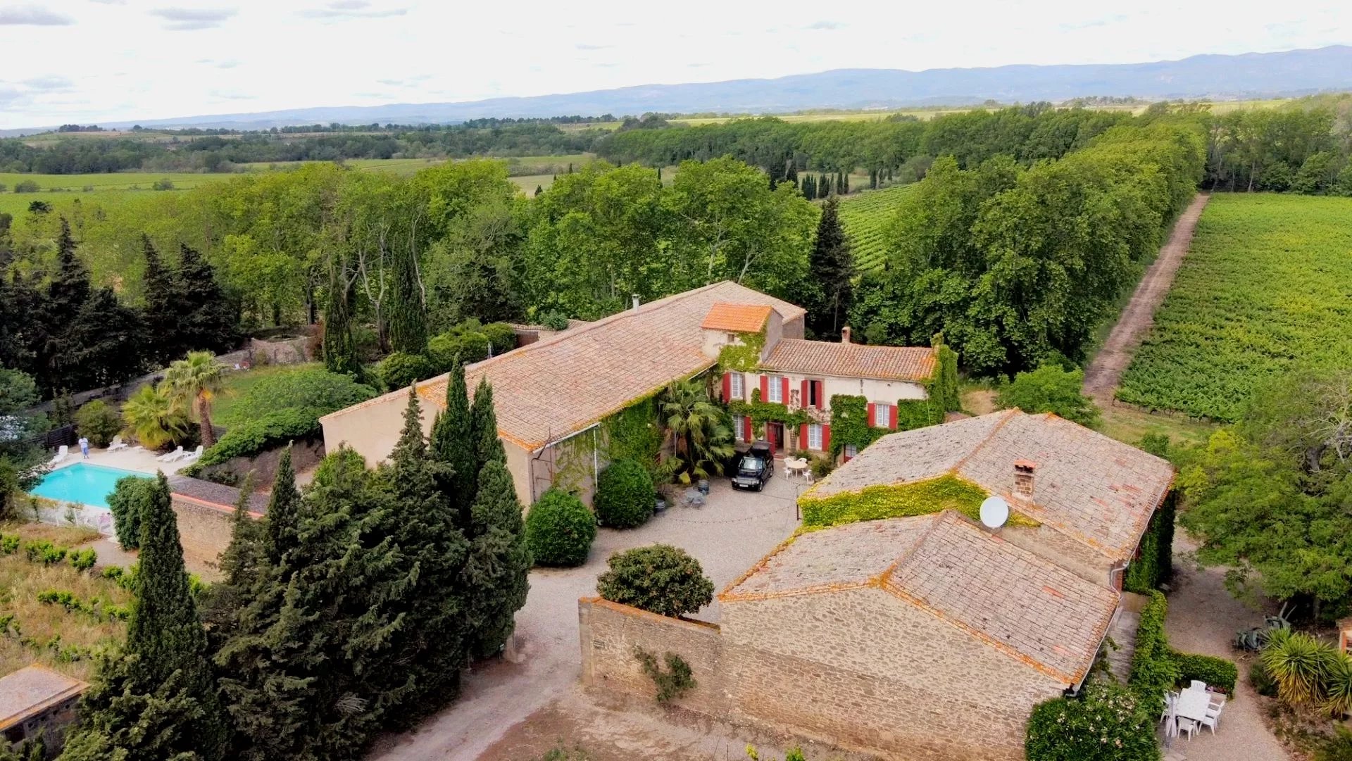 Domaine avec vignes et gîtes